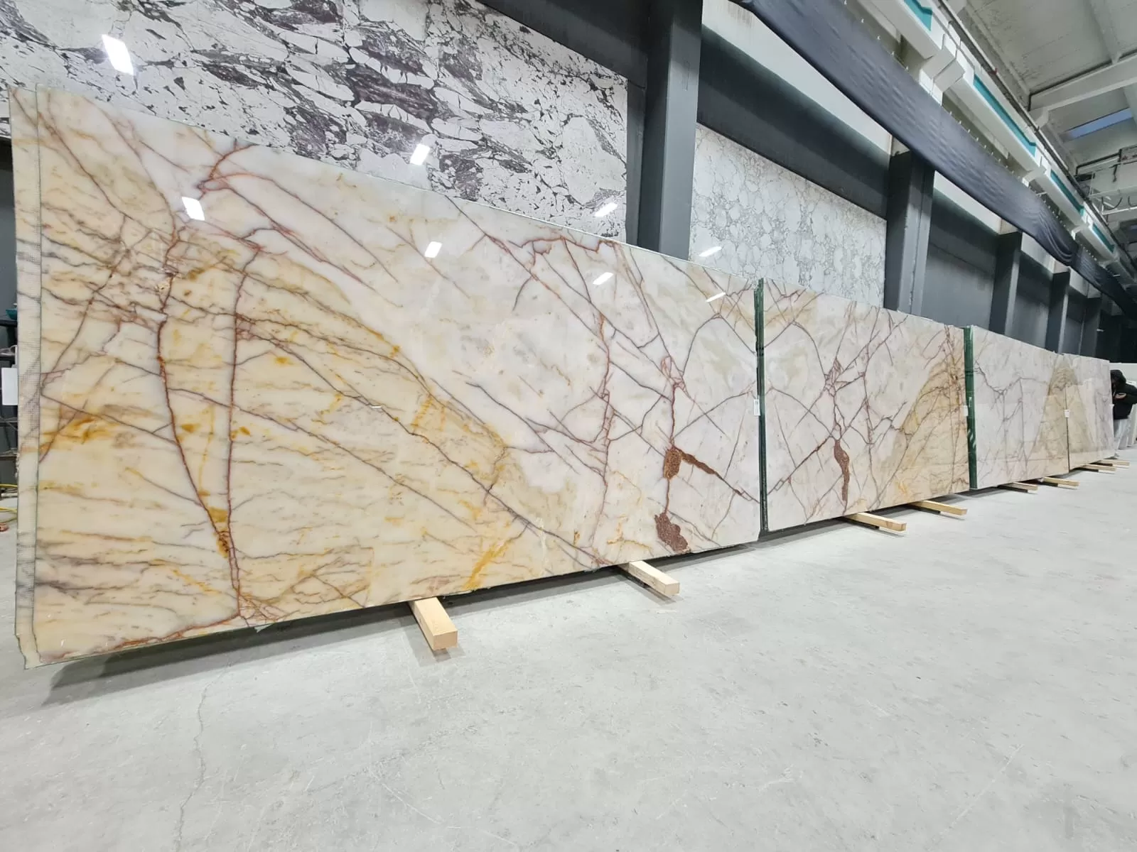 B1558 - 2 CM Gold River Polished
