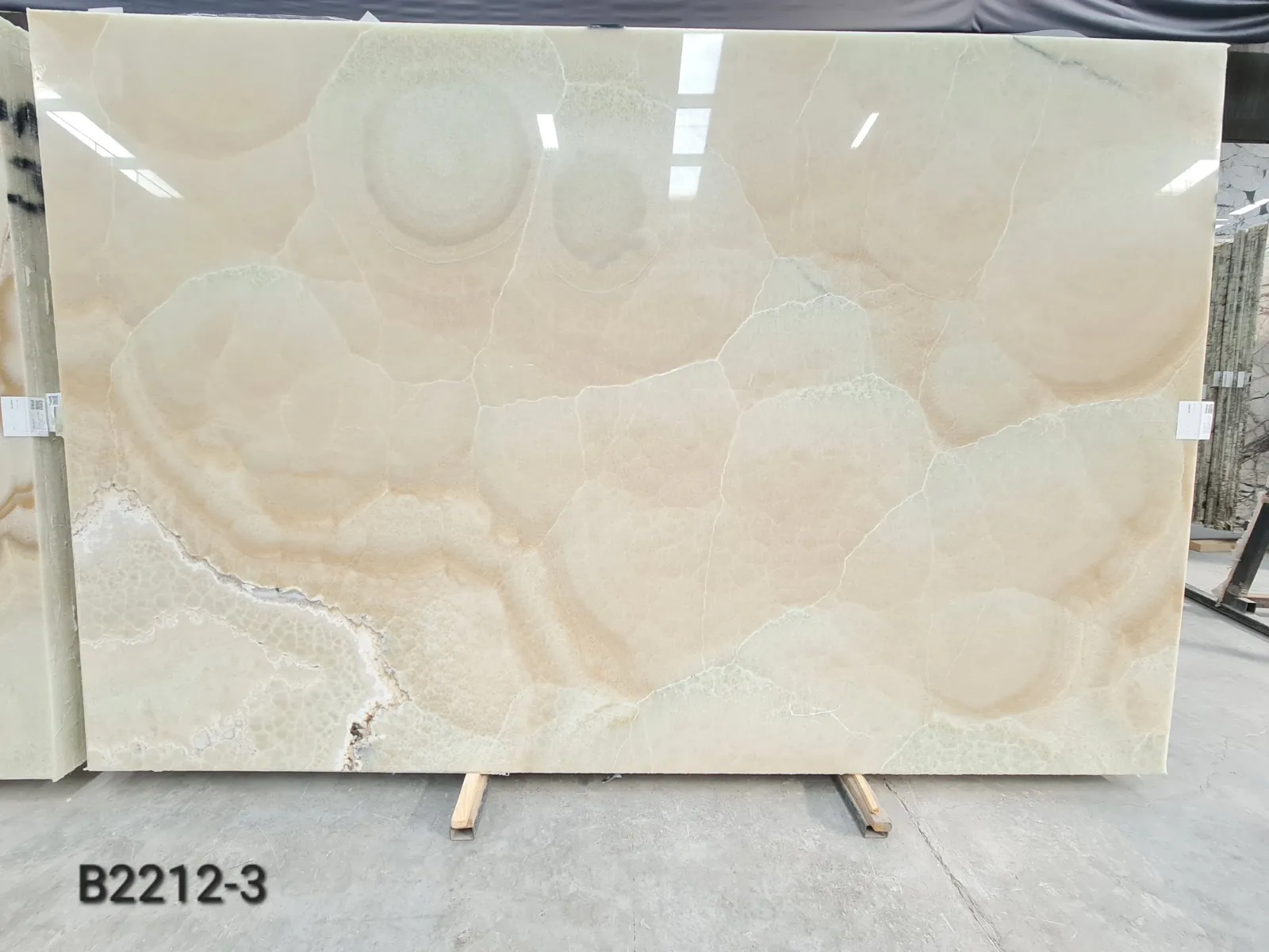 B2212 - 2 CM Bubble Onyx Polished