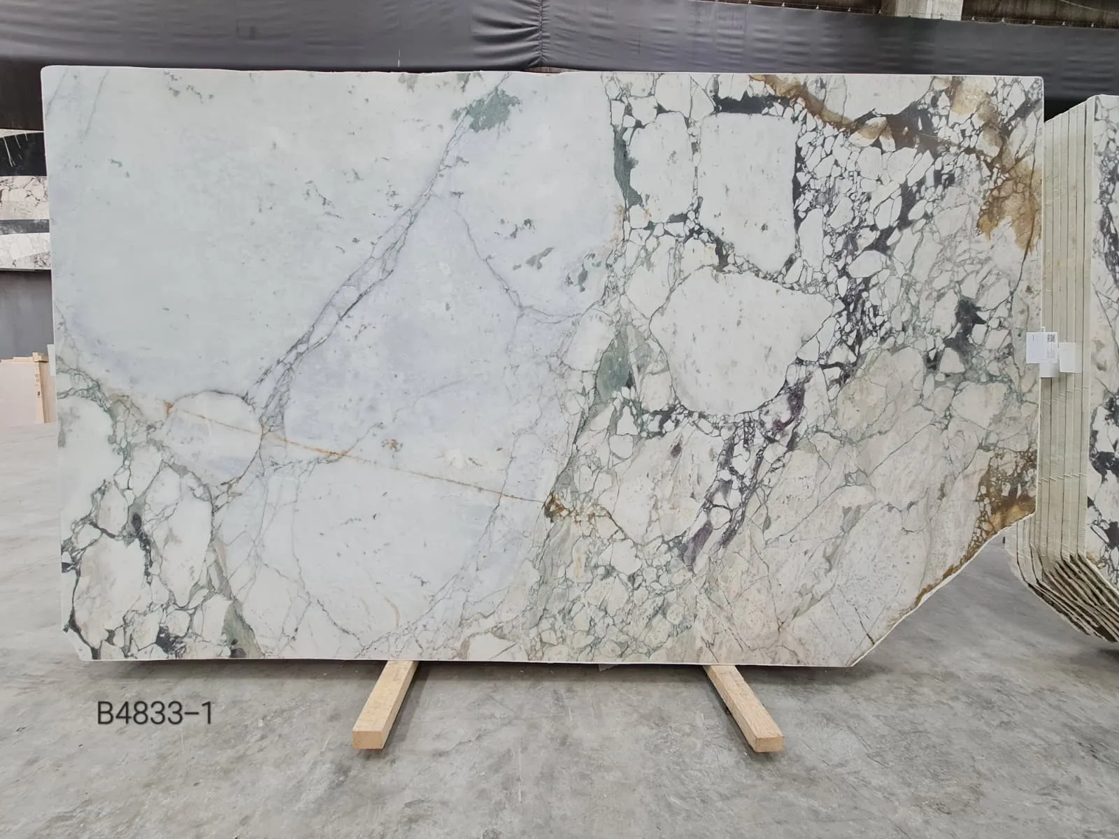 B4833 - 2 CM Calacatta Viola Honed