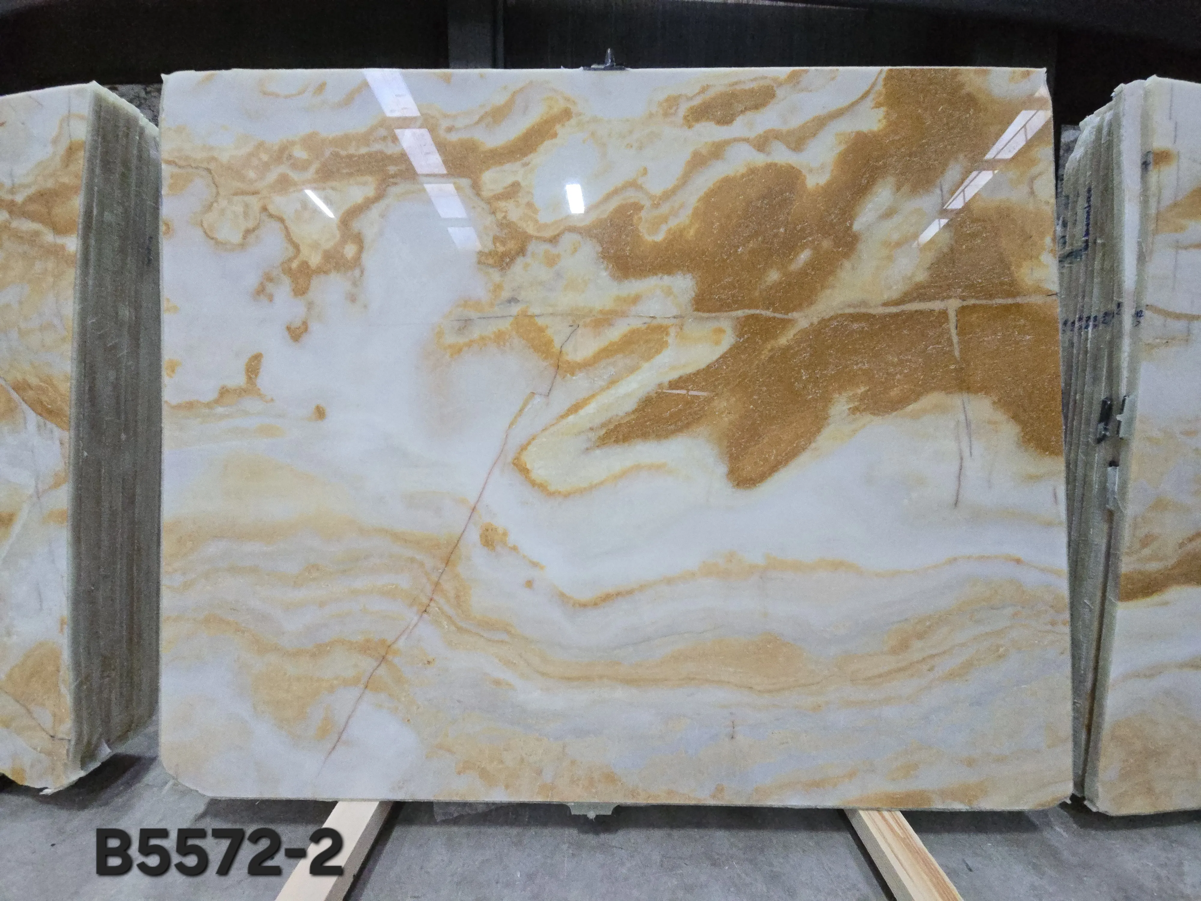 B5572 - 2 CM Arabescato Giallo Polished