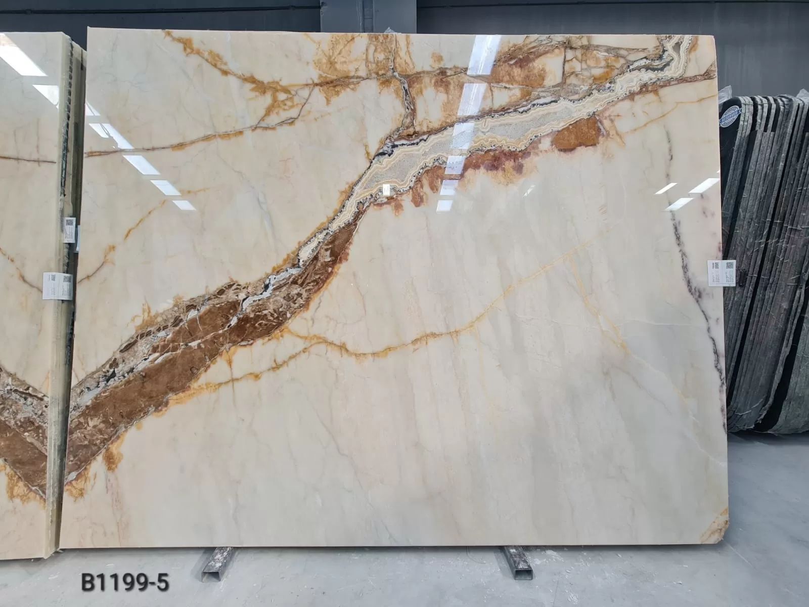 B1199 - 2 CM Gold River Polished