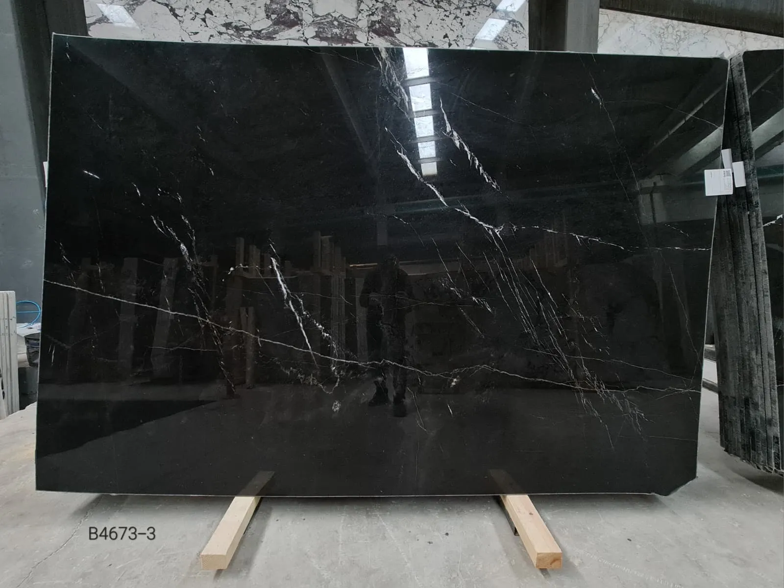 B4673 - 2 CM Alexandrette Black Polished