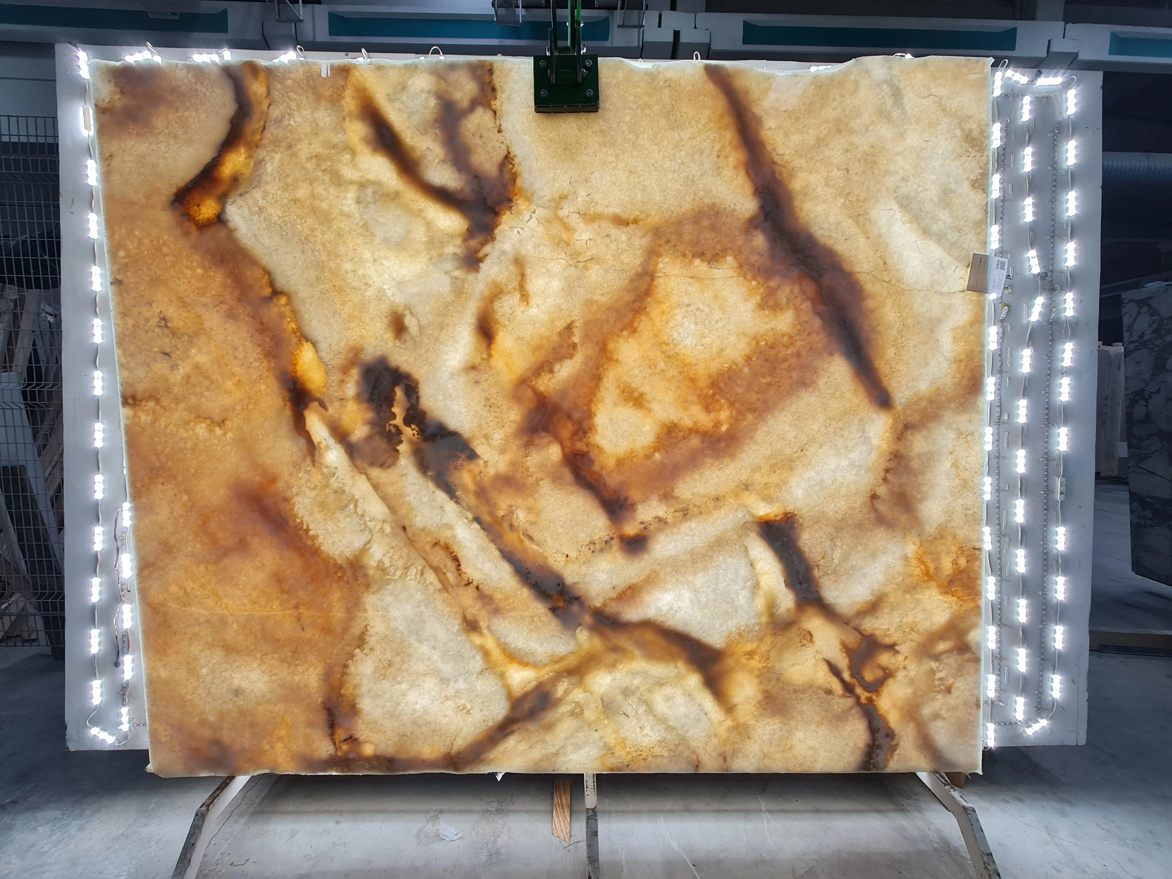 B5535 - 2 CM White Onyx Polished