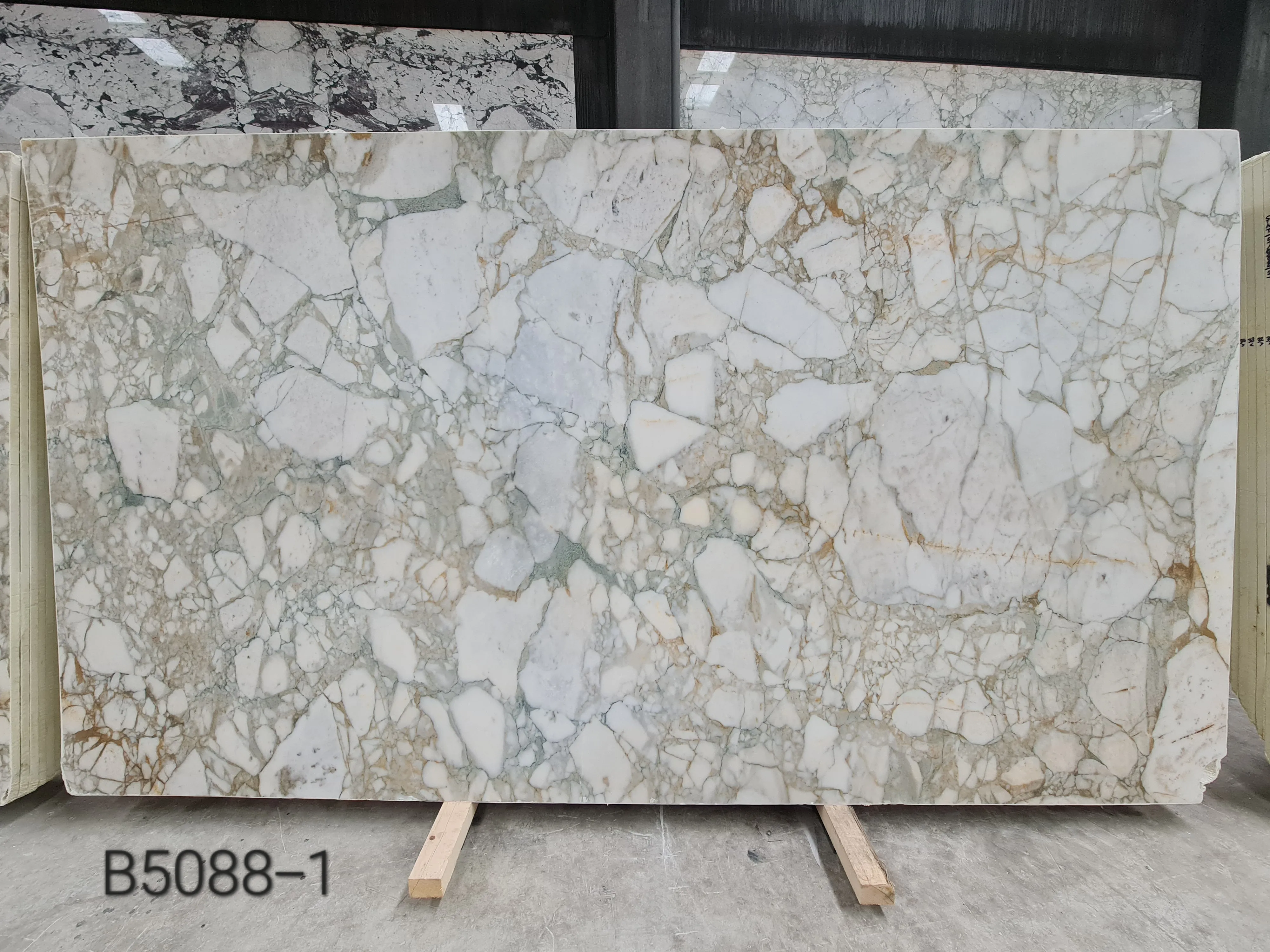 B5088 - 2 CM Calacatta Green Honed