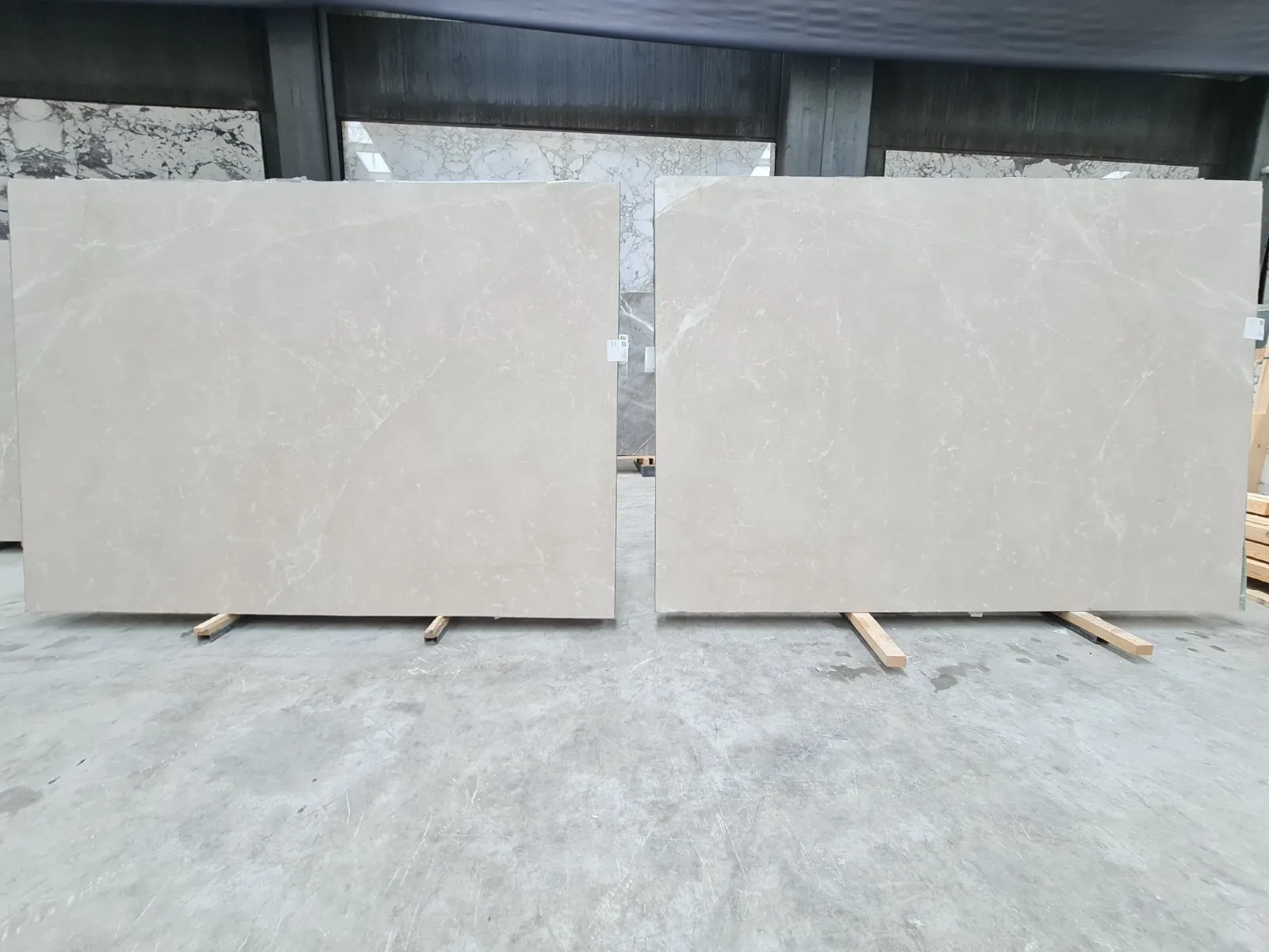B2074 - 2 CM Moon Cream Honed