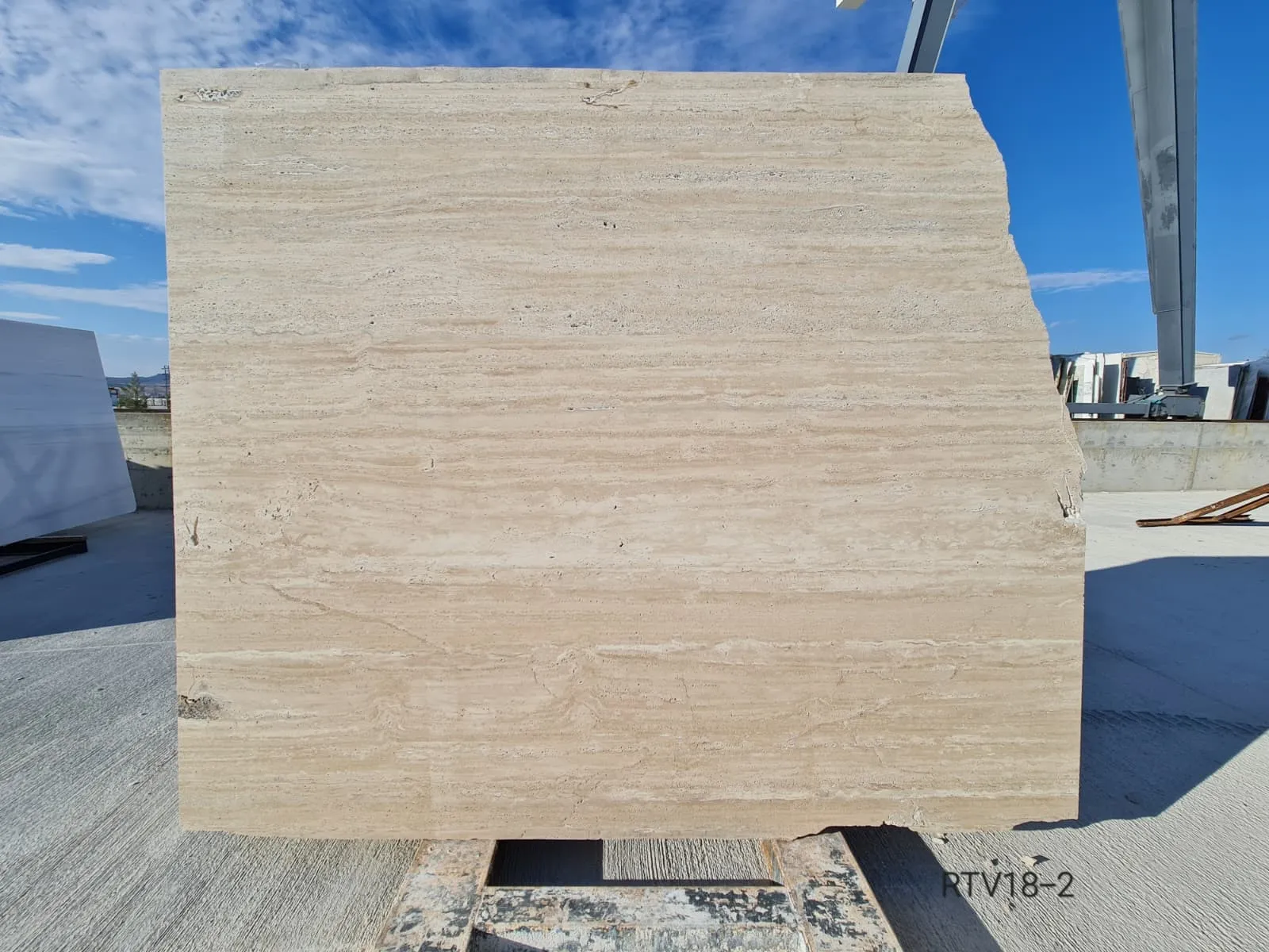 RTV18 - RIVA TRAVERTINE VEINCUT UNFILLED POLISHED