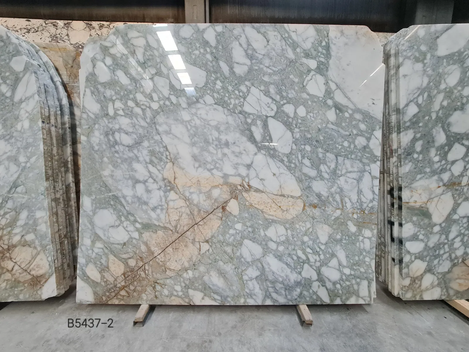 B5437 - 3 CM Calacatta Green Polished