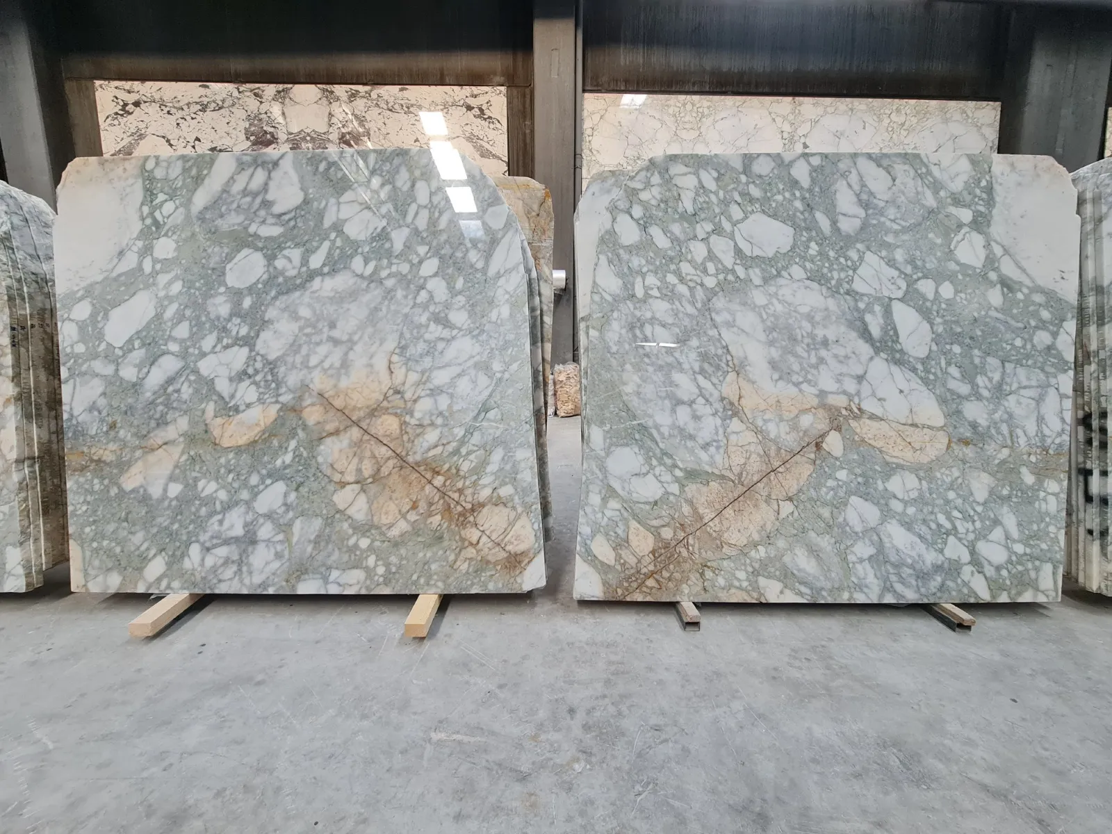 B5437 - 3 CM Calacatta Green Polished