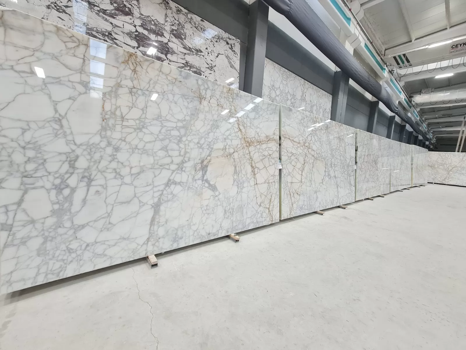 B1499 - 2CM CALACATTA VENATO POLISHED