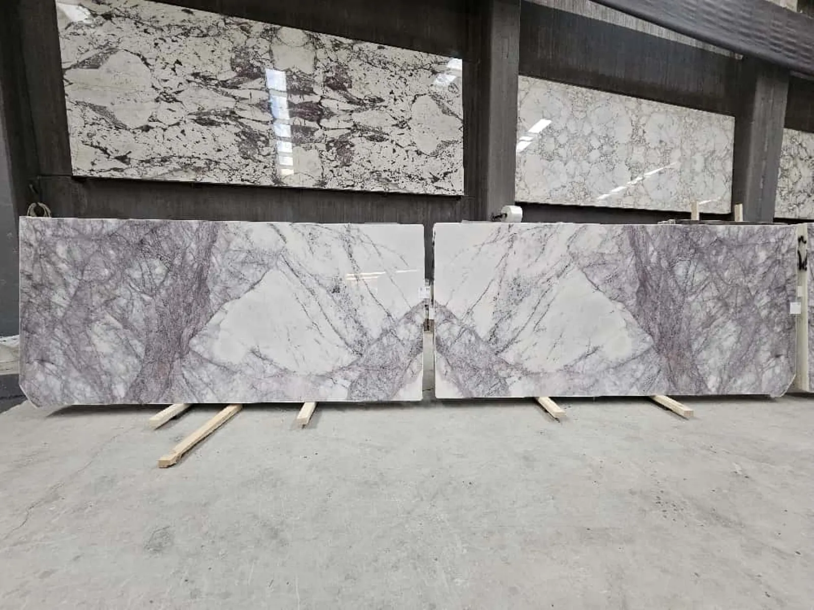 B4169 - 2 CM Lilac Polished