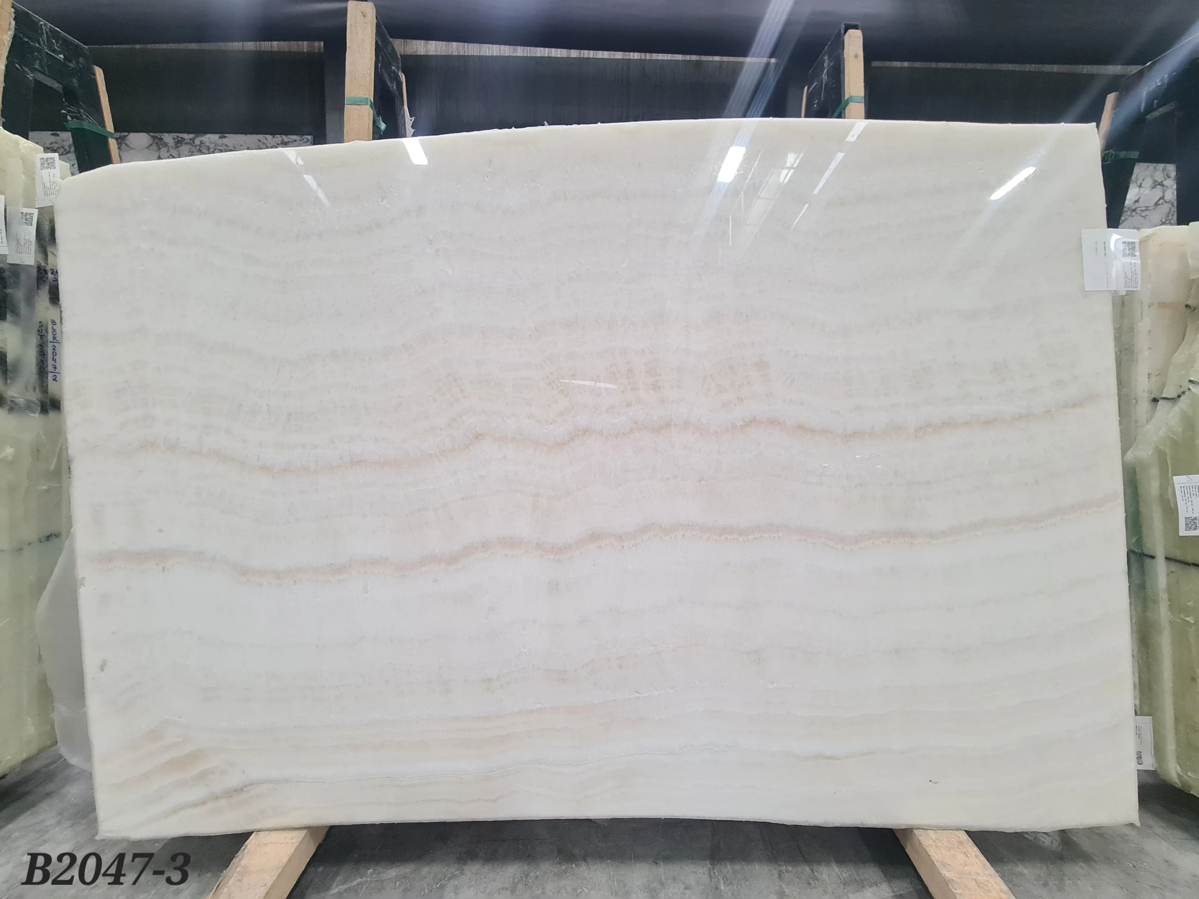 B2047 - 2 CM White Onyx Polished