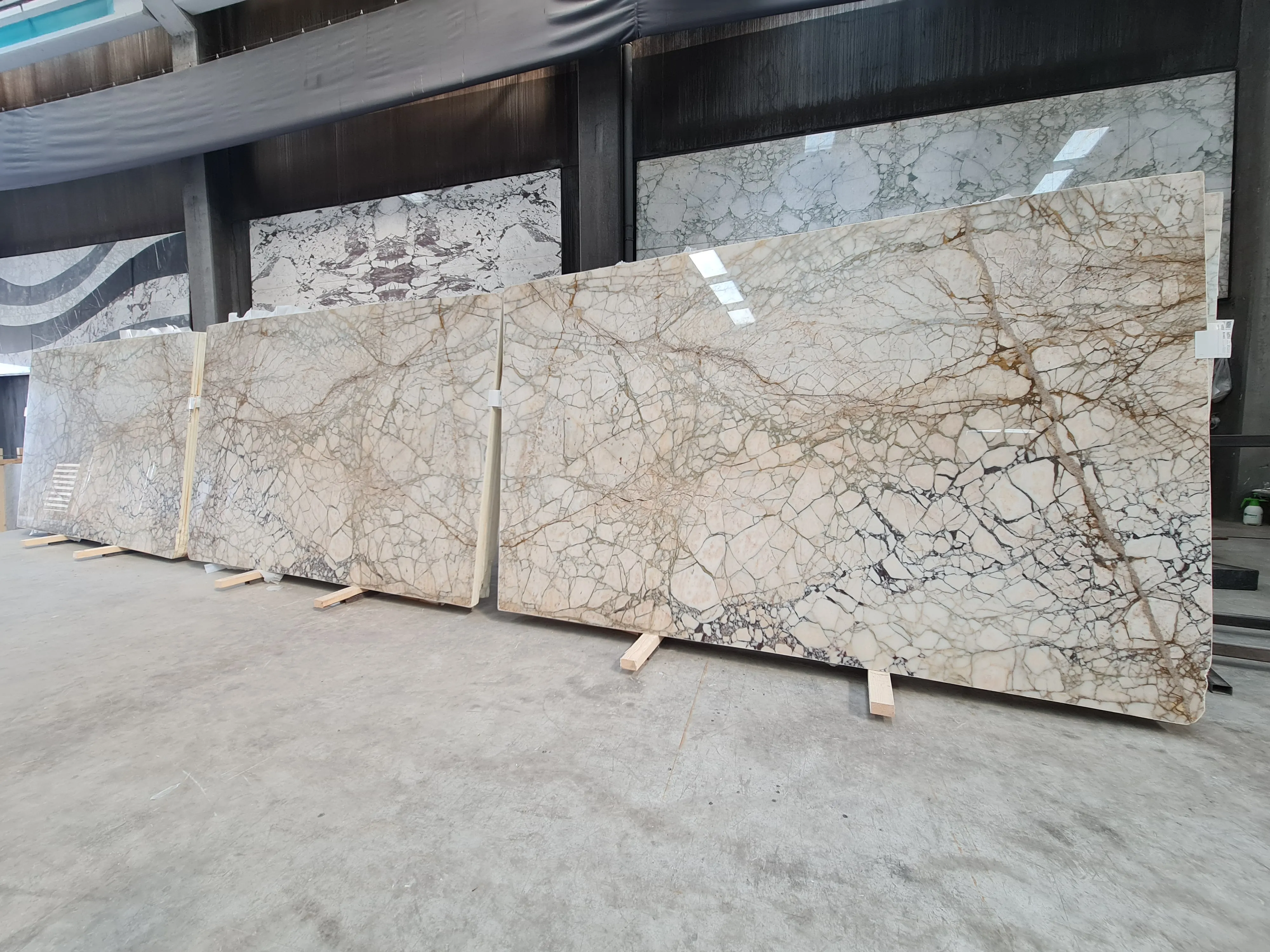 B6222 - 2 CM Calacatta Venato Gold Polished