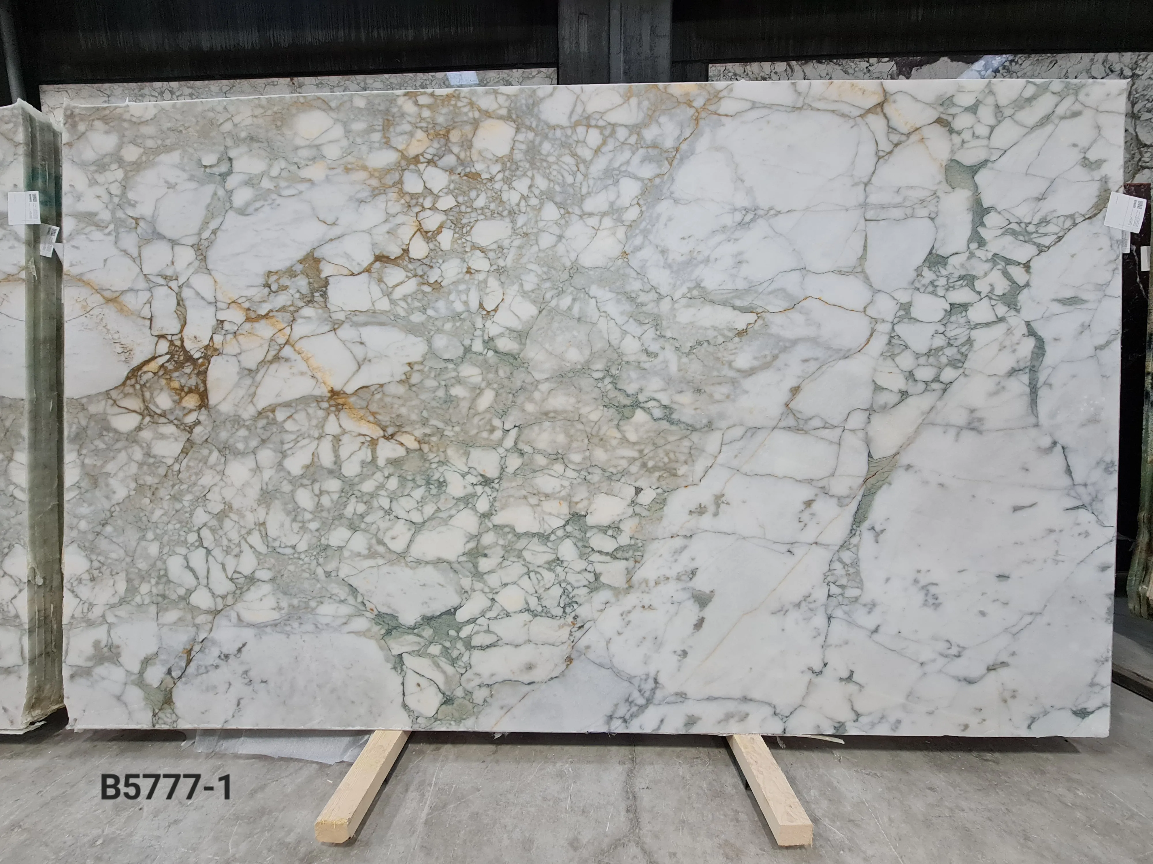 B5777 - 2 CM Calacatta Green Honed