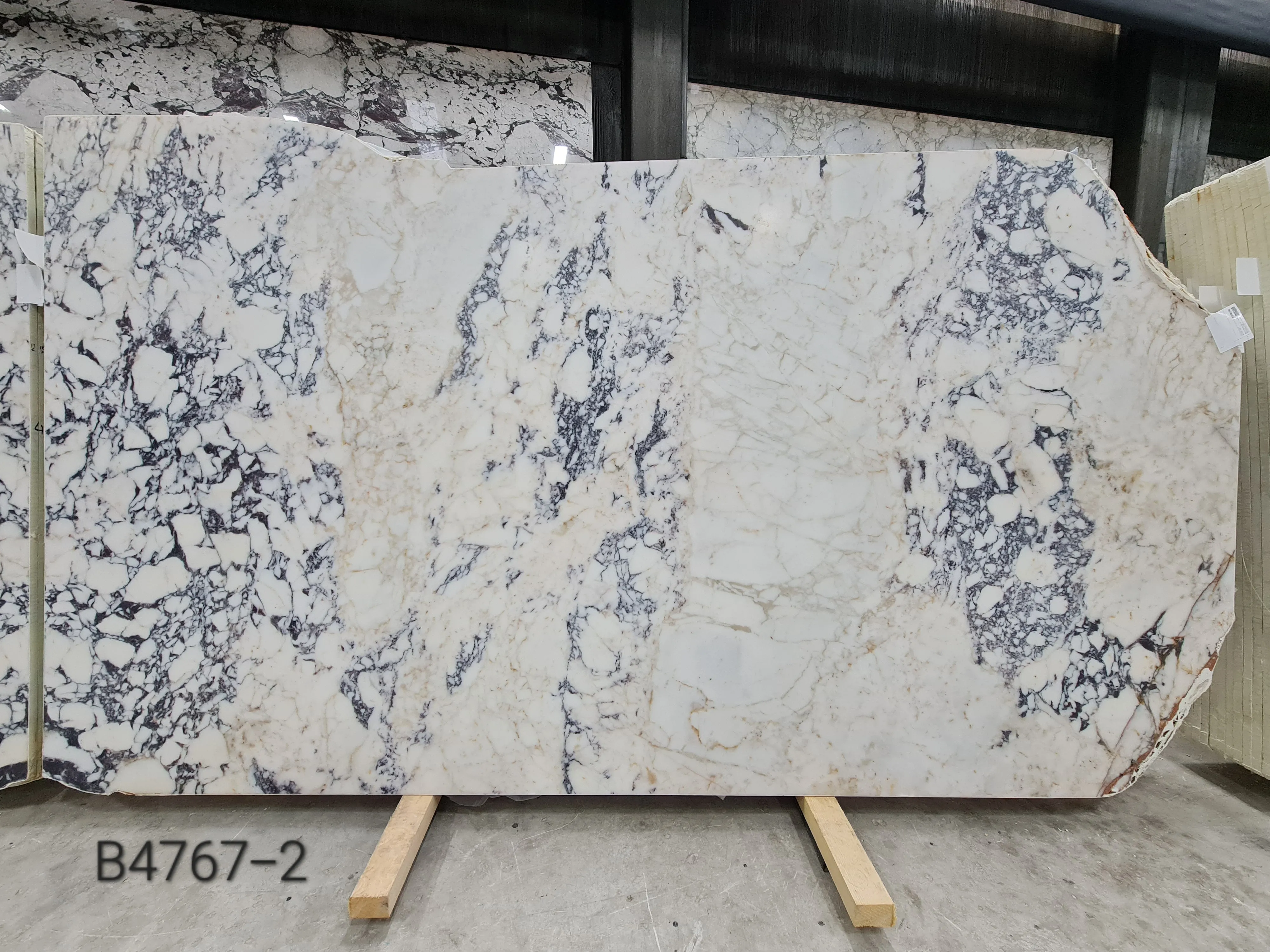 B4767 - 2 CM Afyon Violet Honed