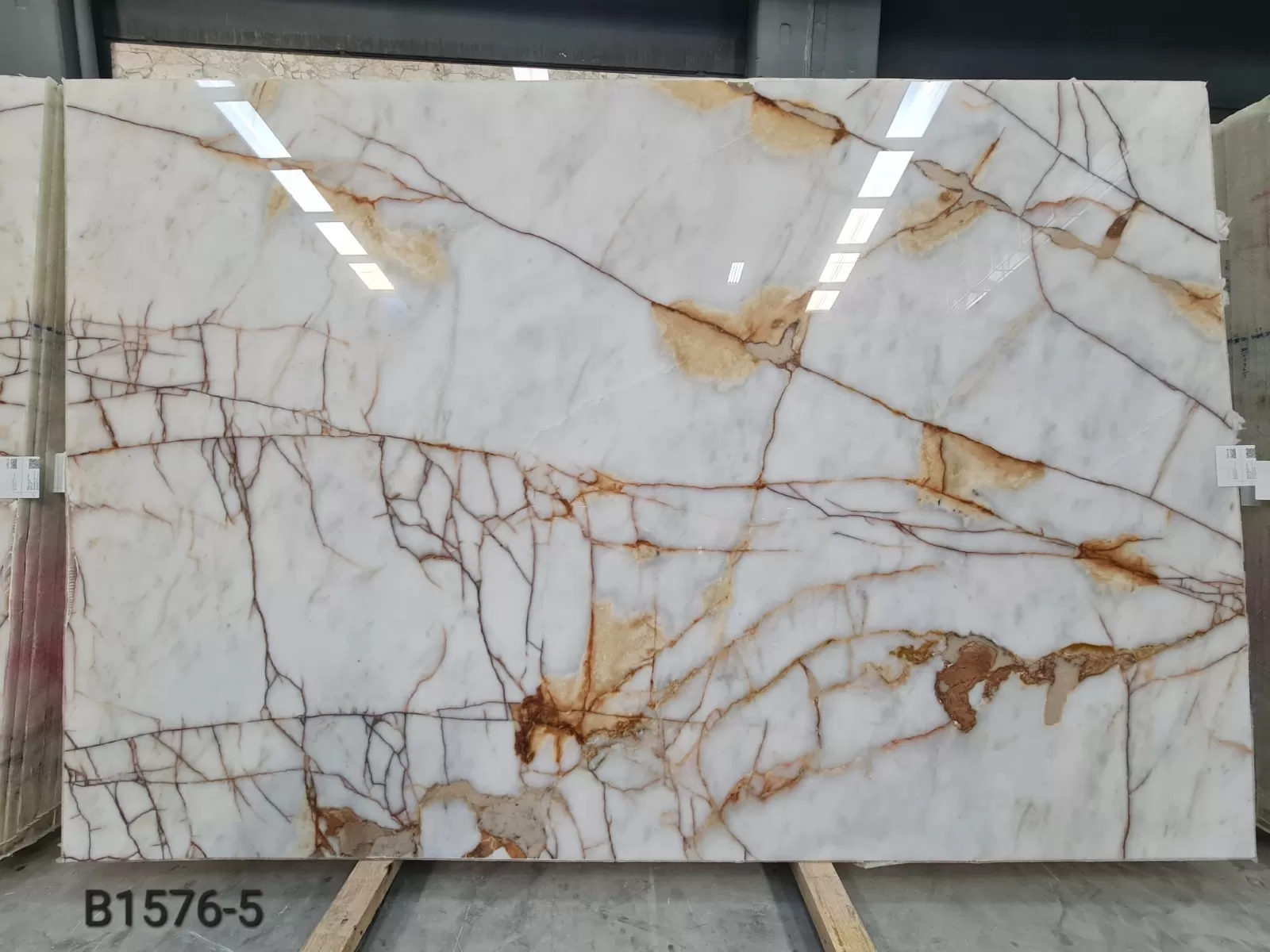 B1576 - 2 CM White River Polished