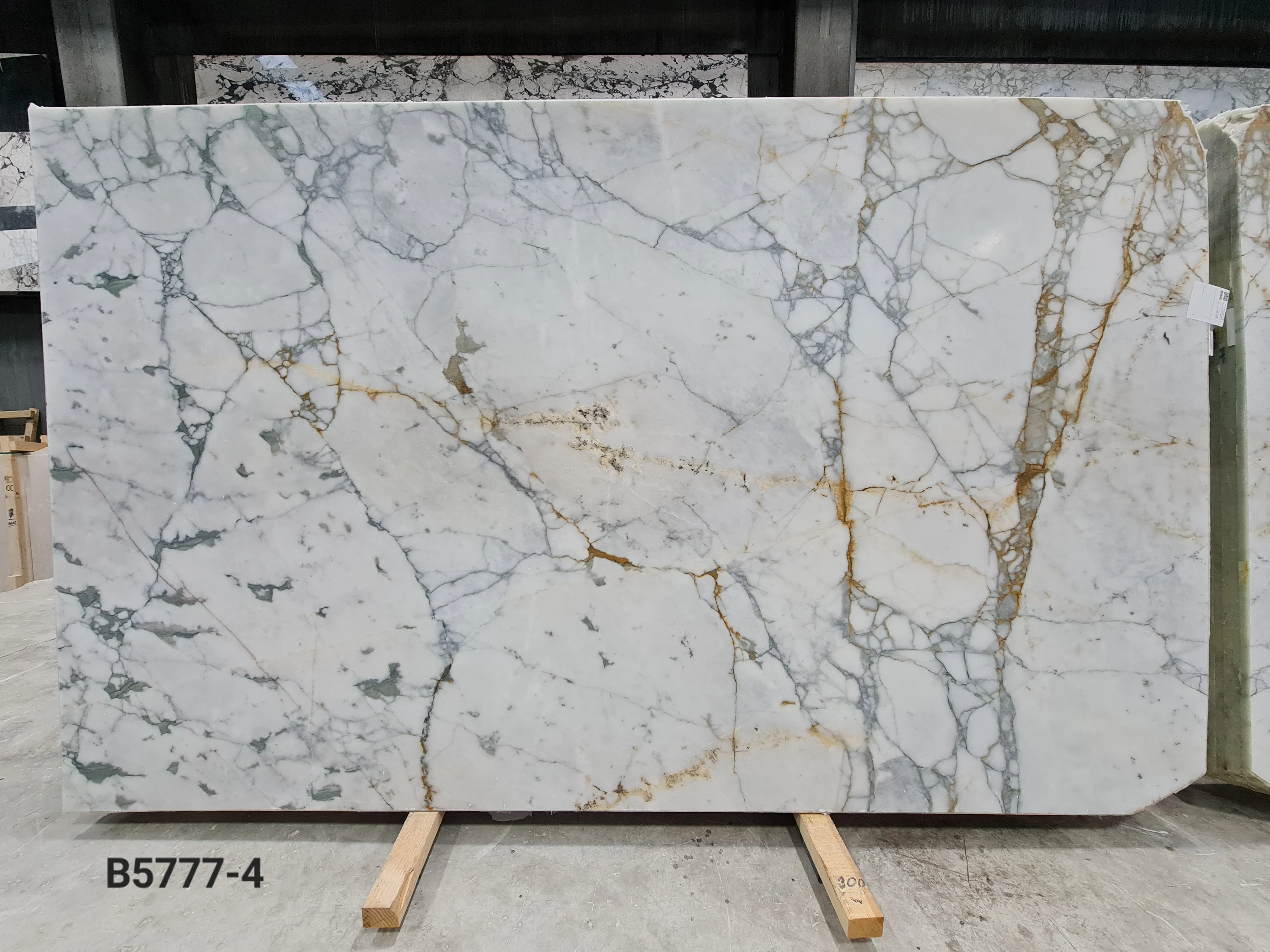 B5777 - 2 CM Calacatta Green Honed