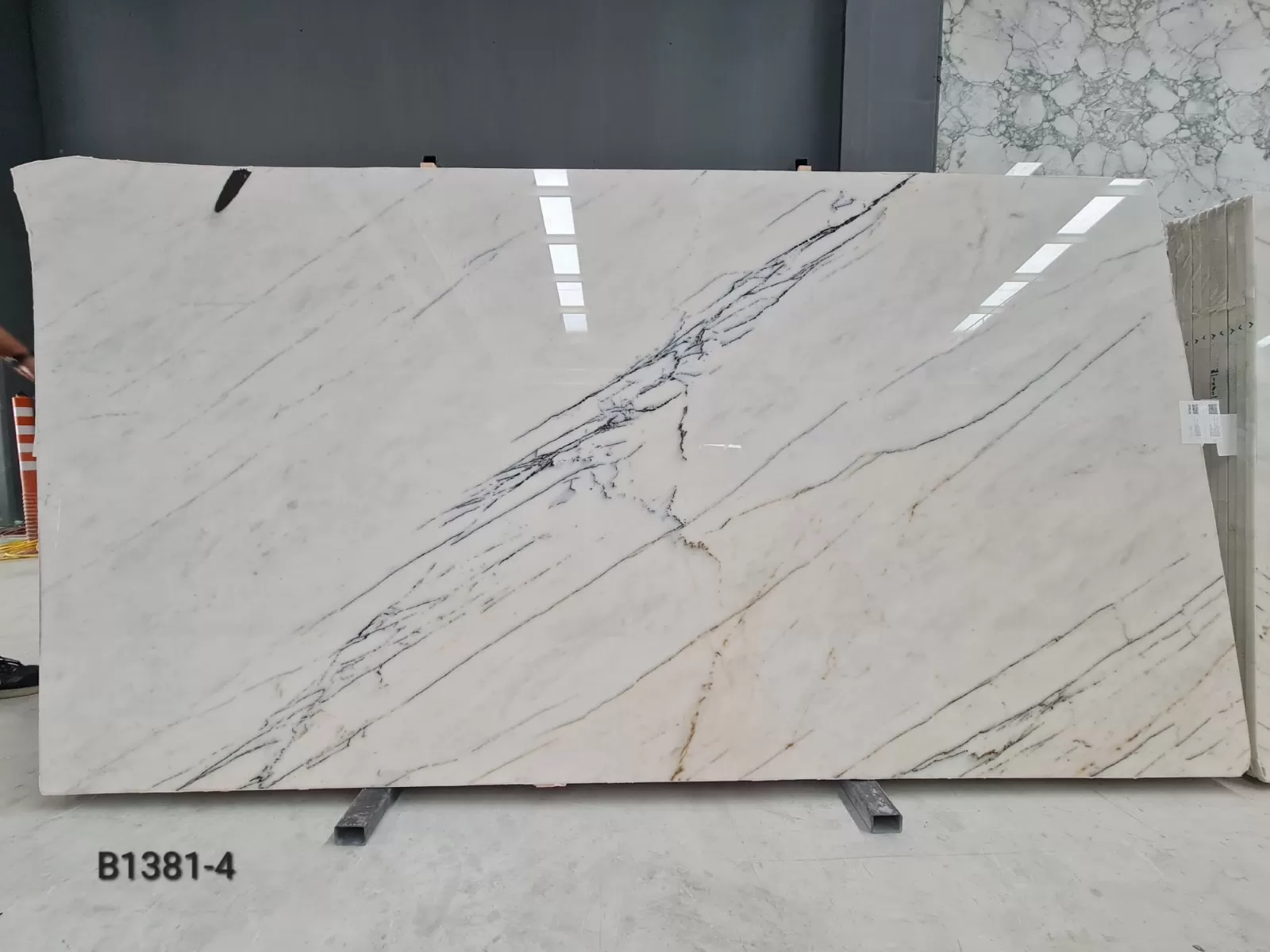B1381 - 2 CM Lilac Polished