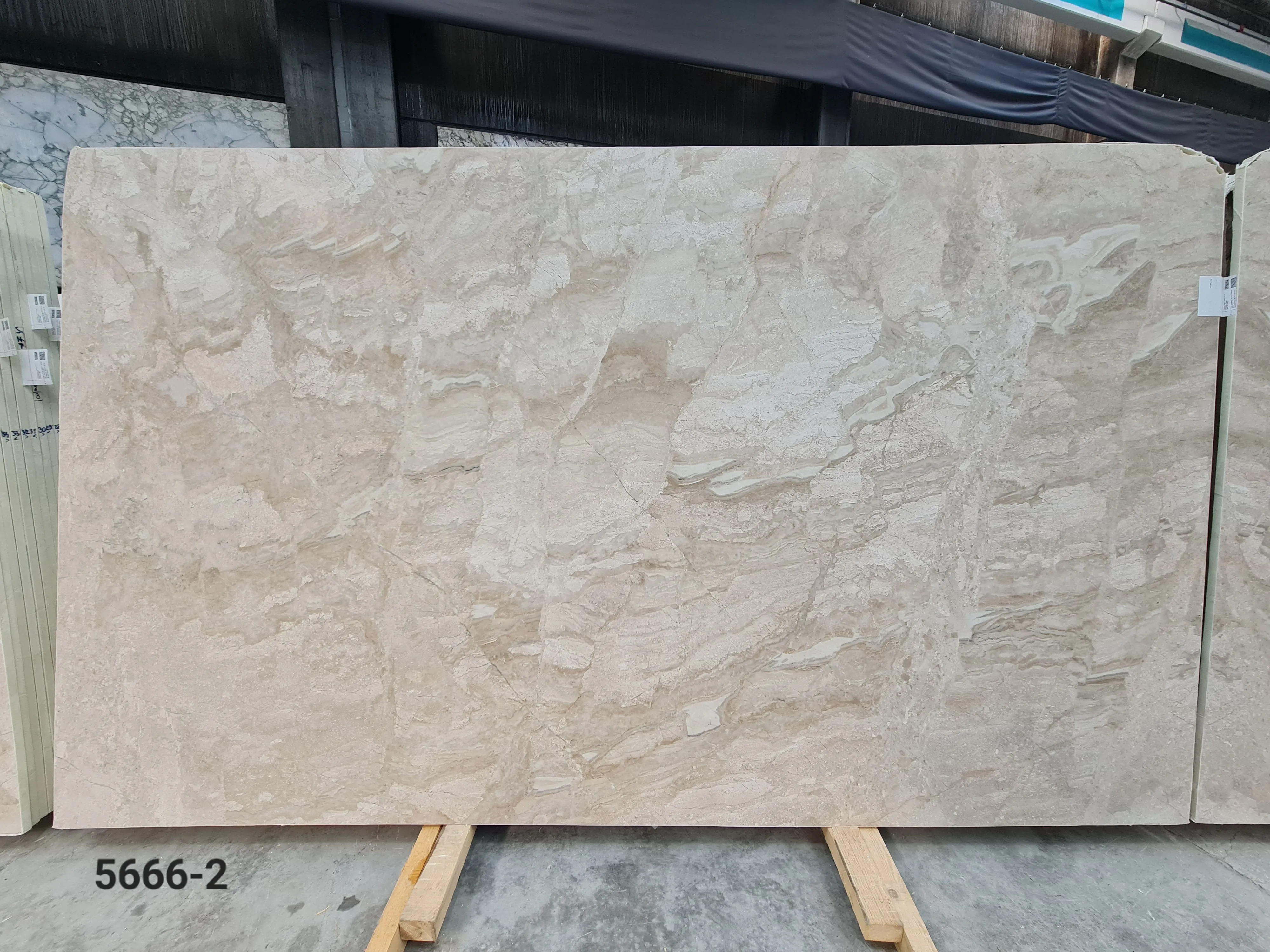 B5666 - 2 CM Diana Royal Honed