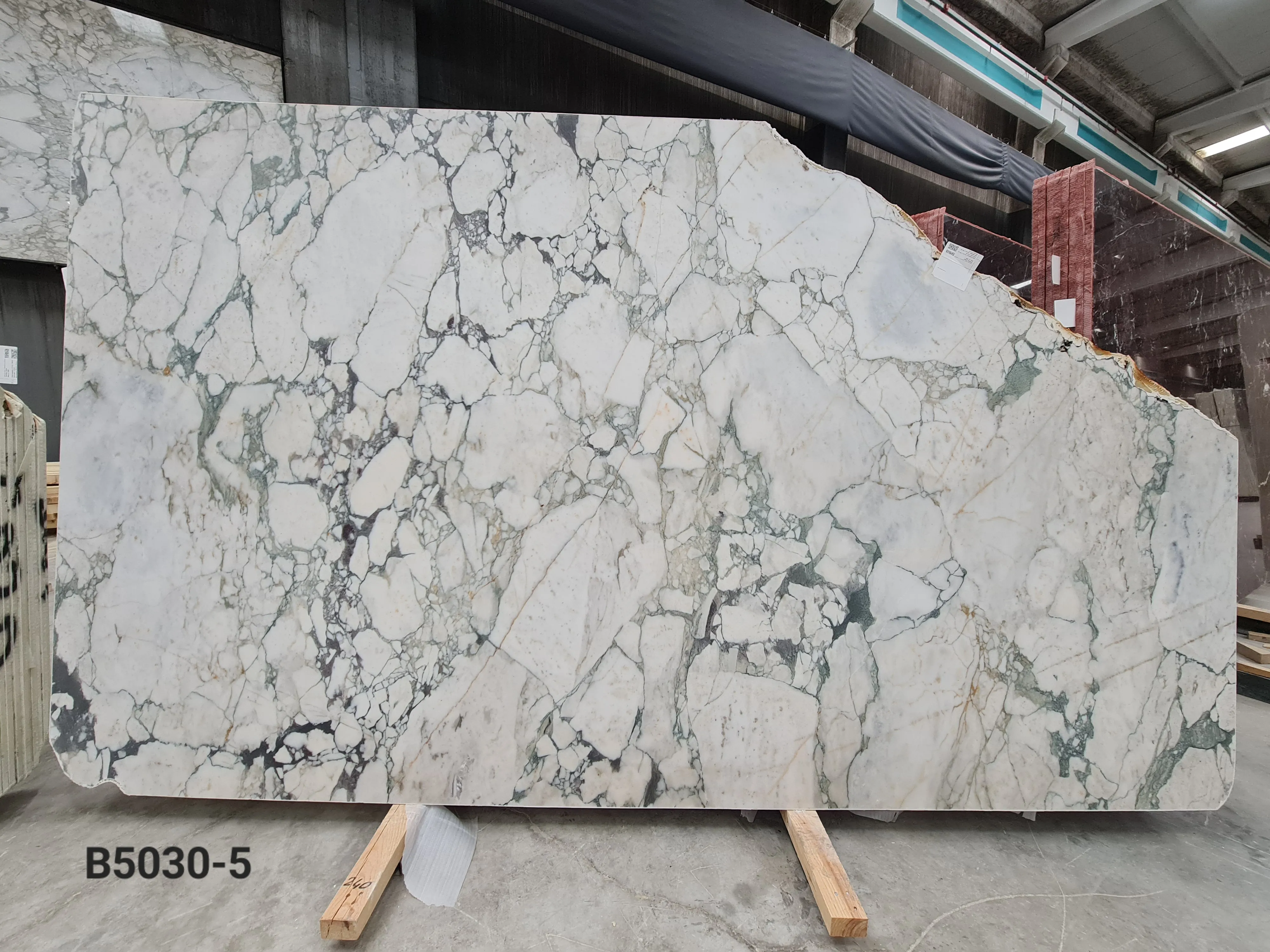 B5030 - 2 CM Calacatta Green Honed