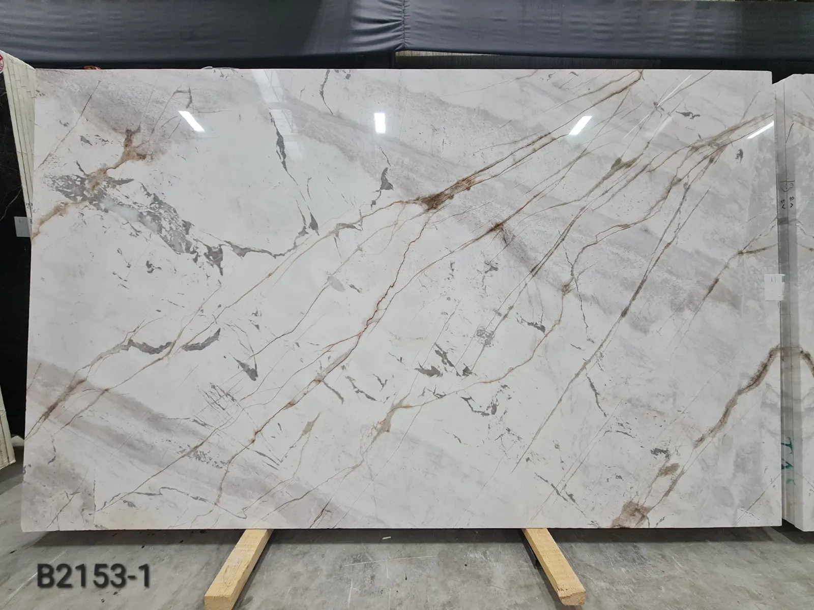 B2153 - Rosso Dolomite Polished