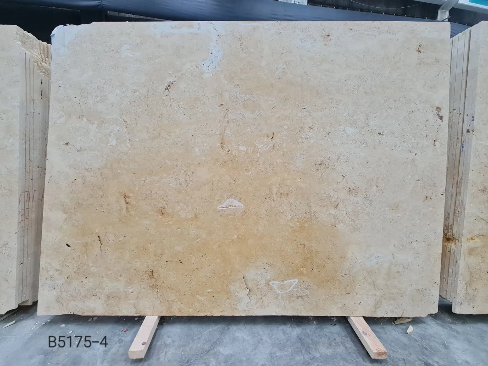 B5175 - 2 CM Gold Limestone Honed
