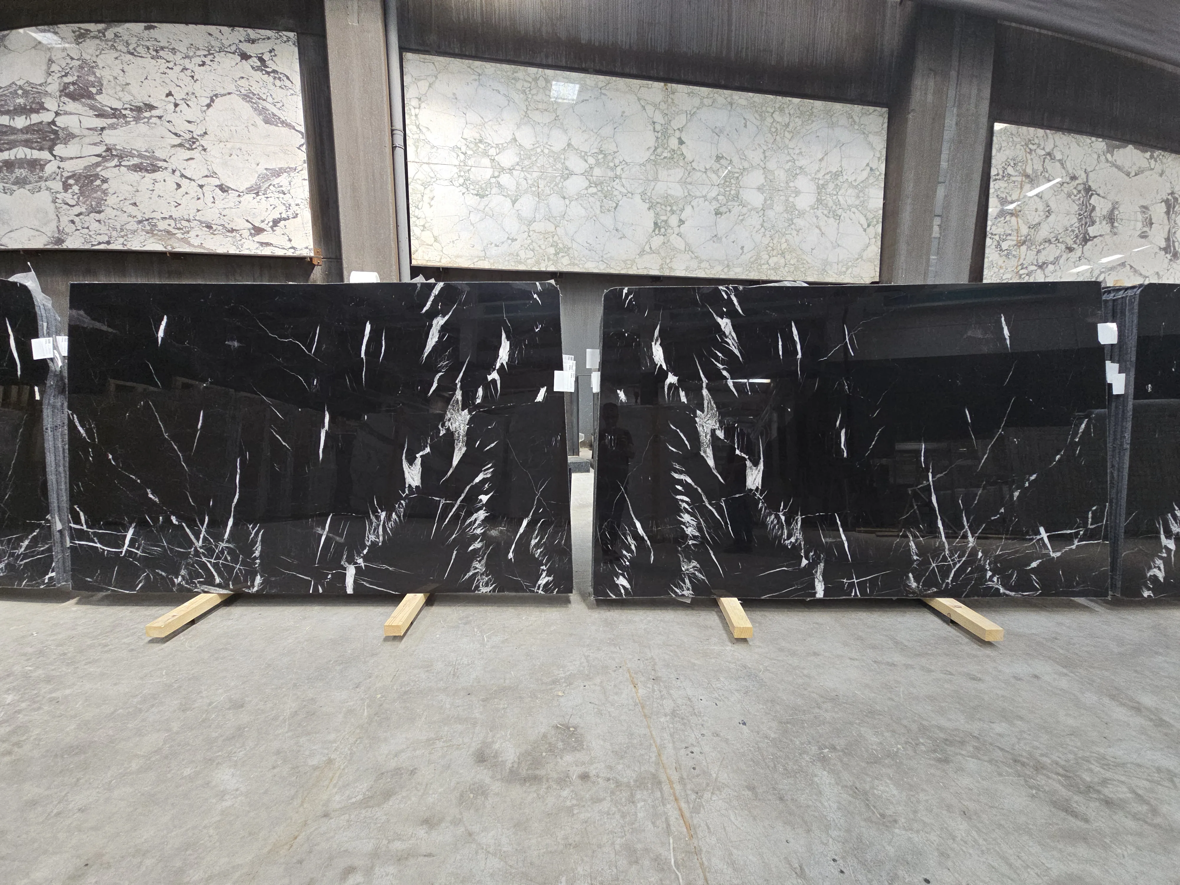 B4757 - 2 CM Alexandrette Black Polished