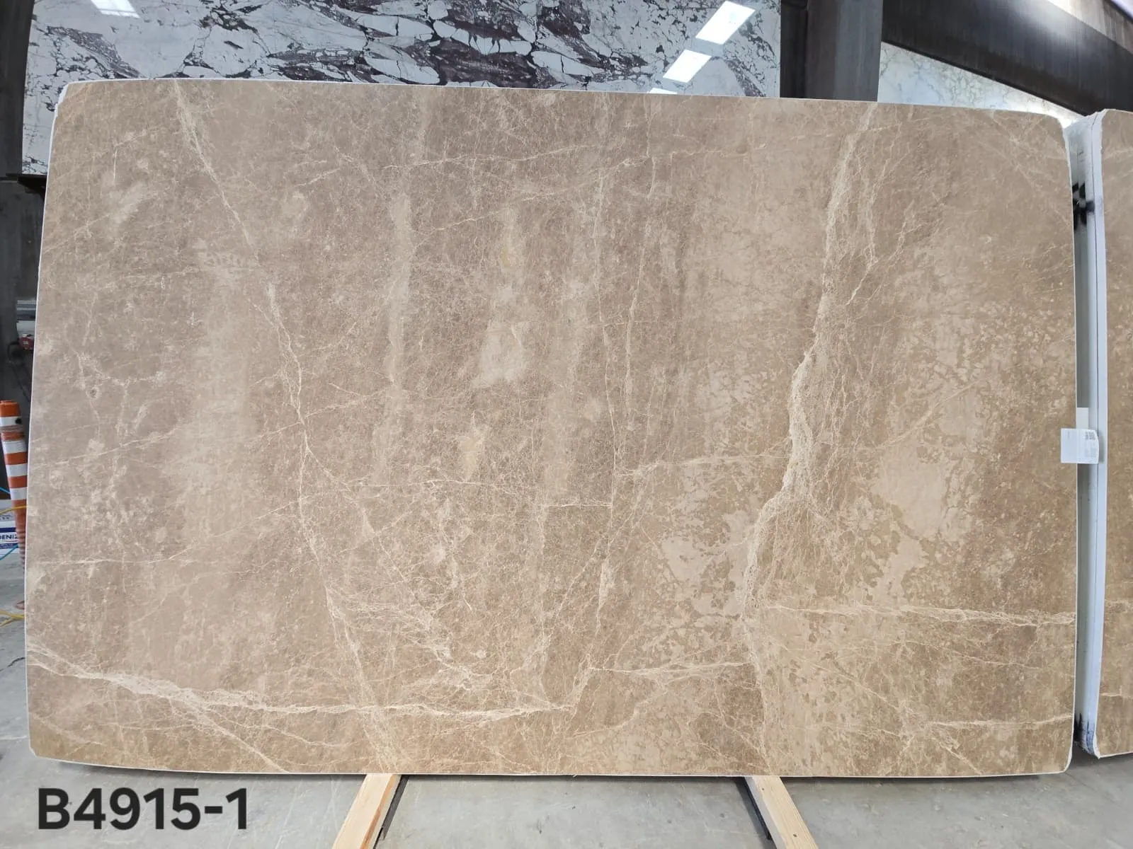 B4915 - 2 CM Light Emparador Honed
