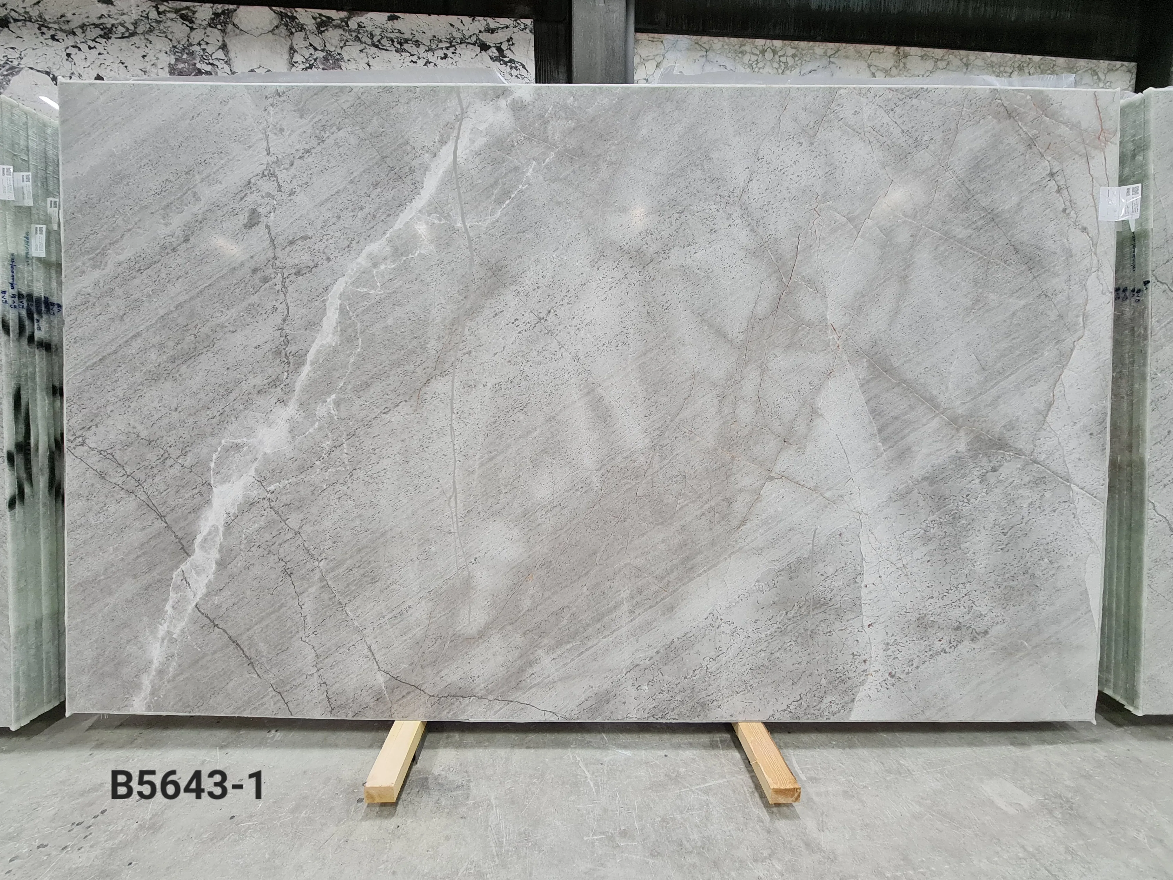 B5643 - 2 CM Fior Di Bosco Honed