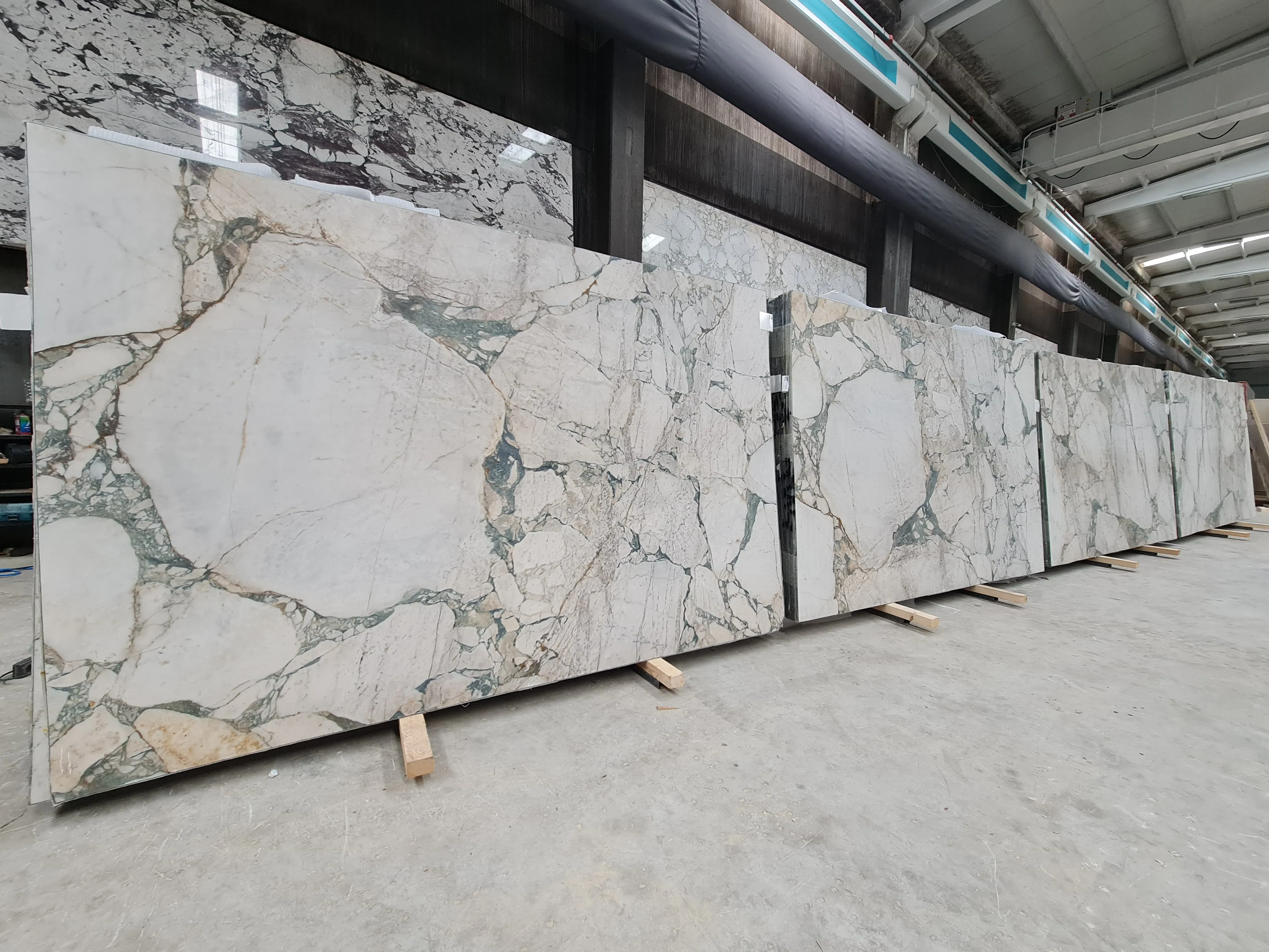 B5671 - 2 CM Calacatta Green Honed