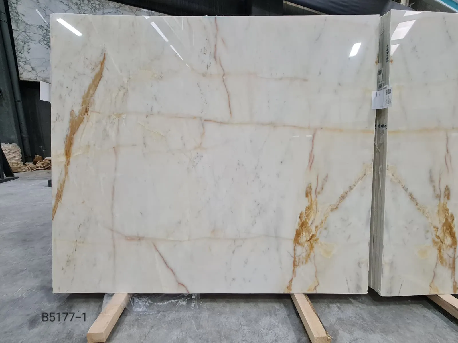 B5177 - 2 CM Calacatta Amber Polished