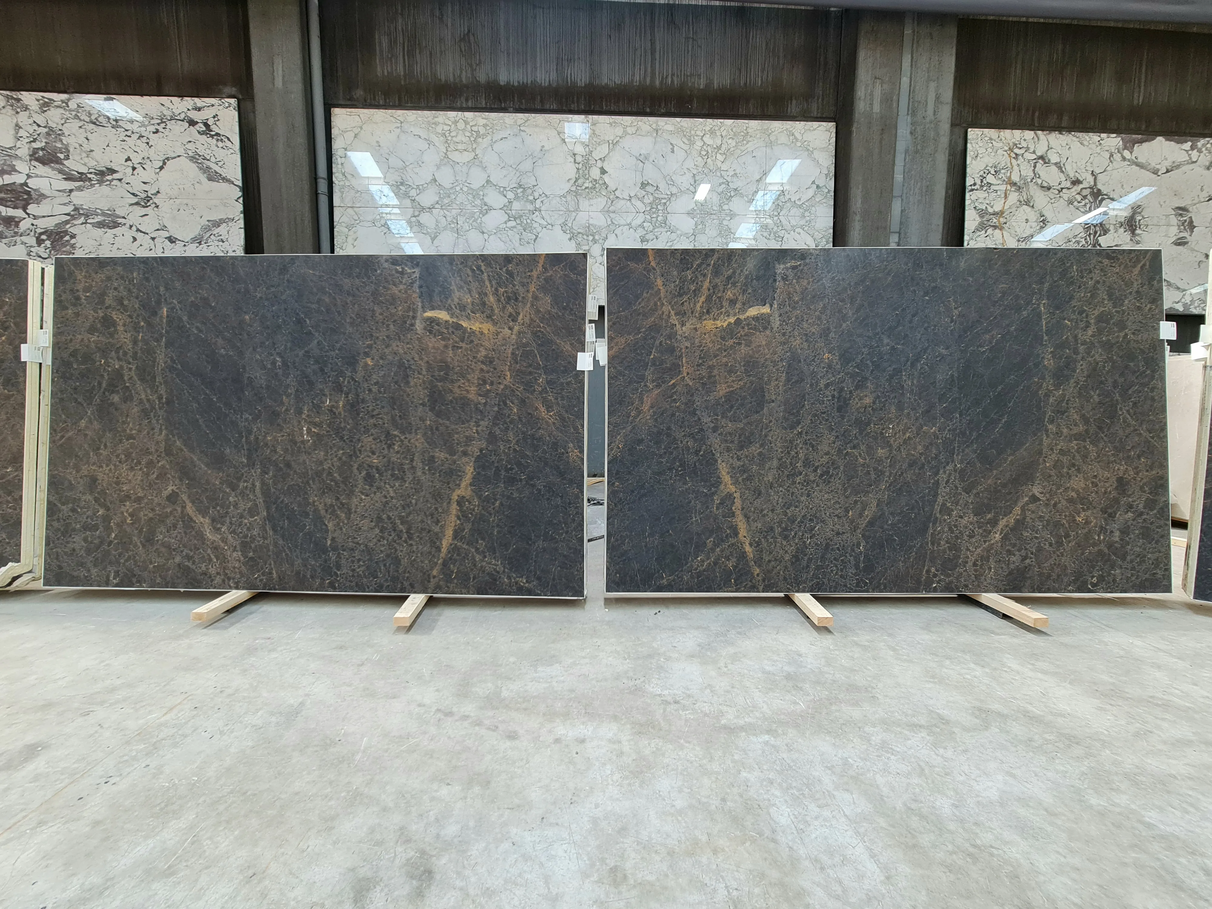 B4804 - 2 CM Golden Emparador Honed