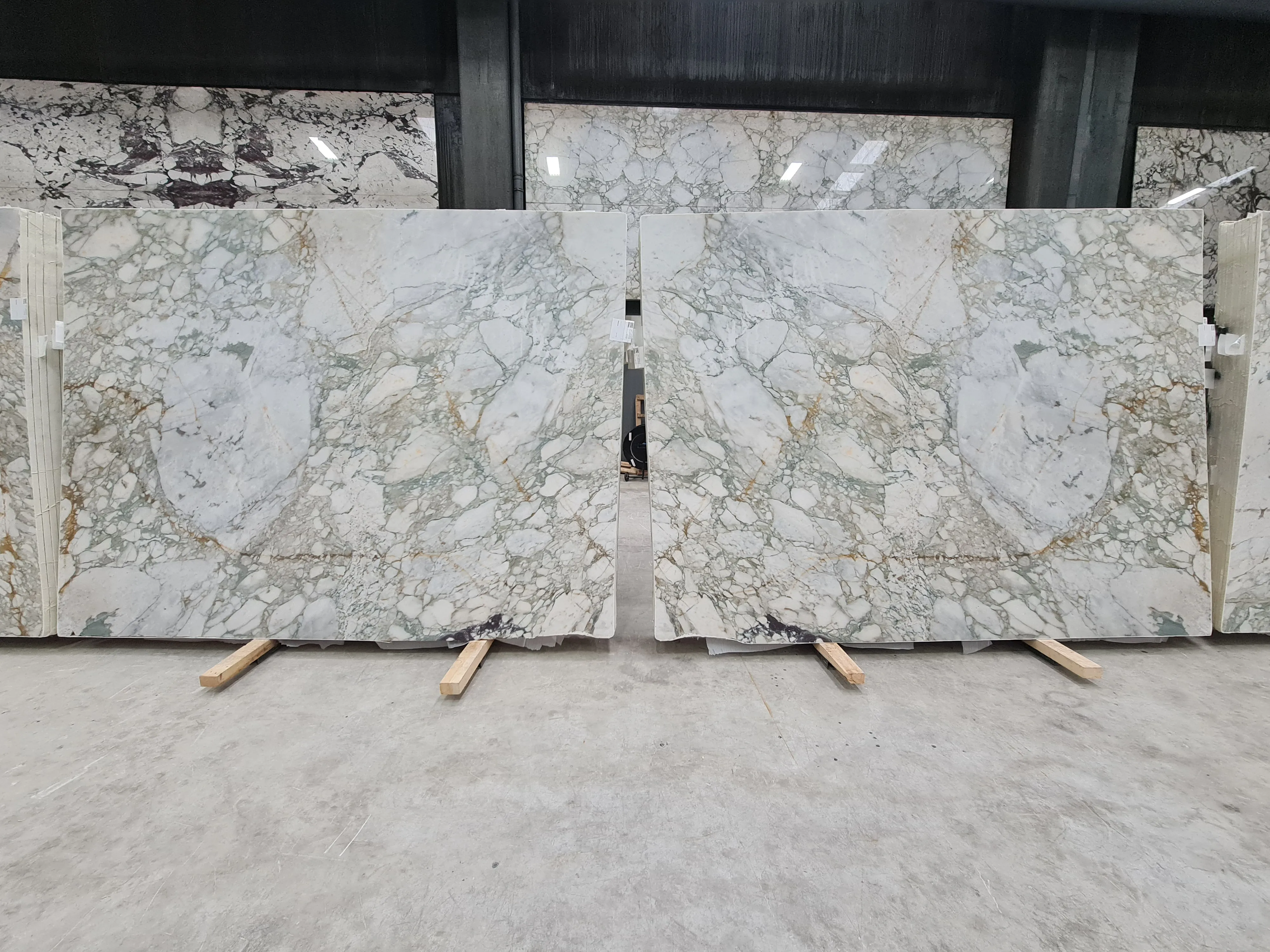 B5077 - 2 CM Calacatta Green Honed