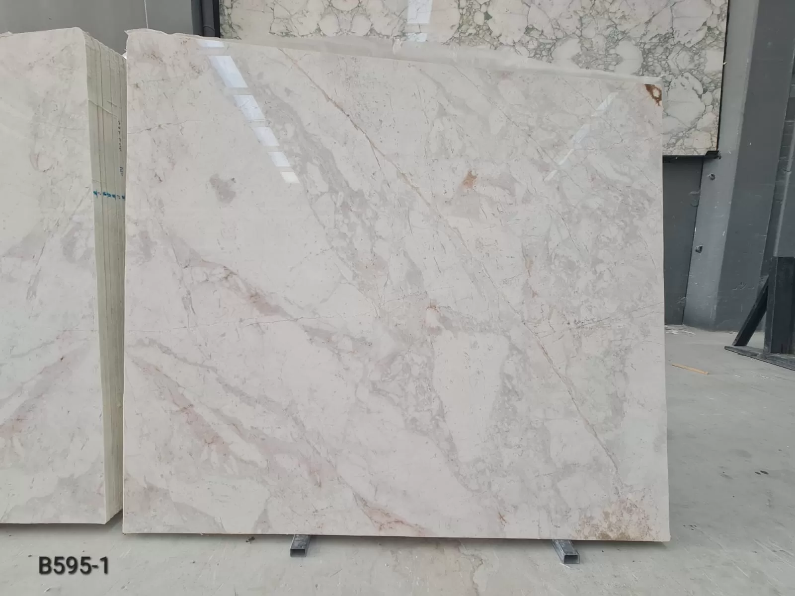 B595 - 2CM CALACATTA ROSSO POLISHED