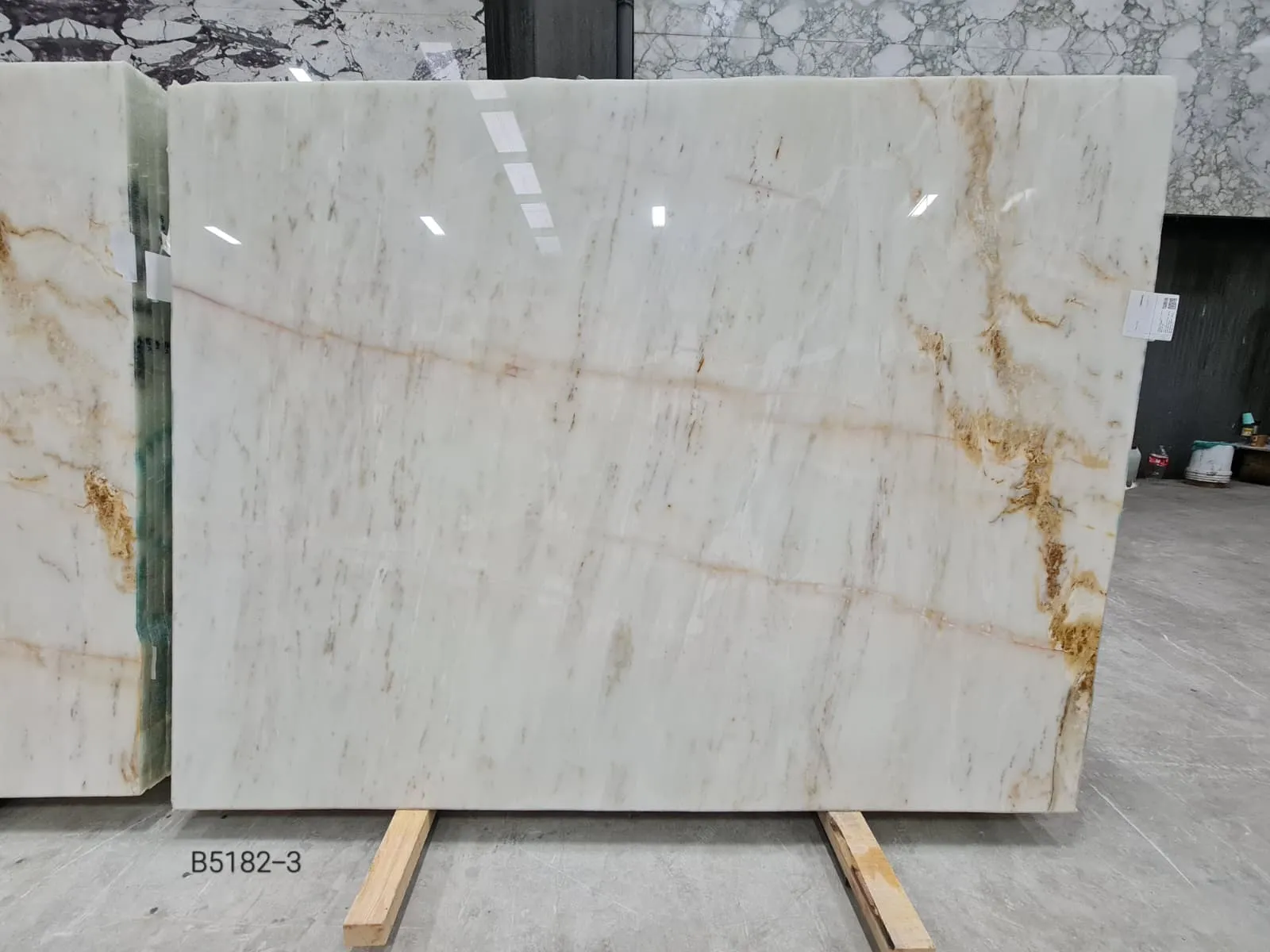 B5182 - 2 CM Calacatta Amber Polished