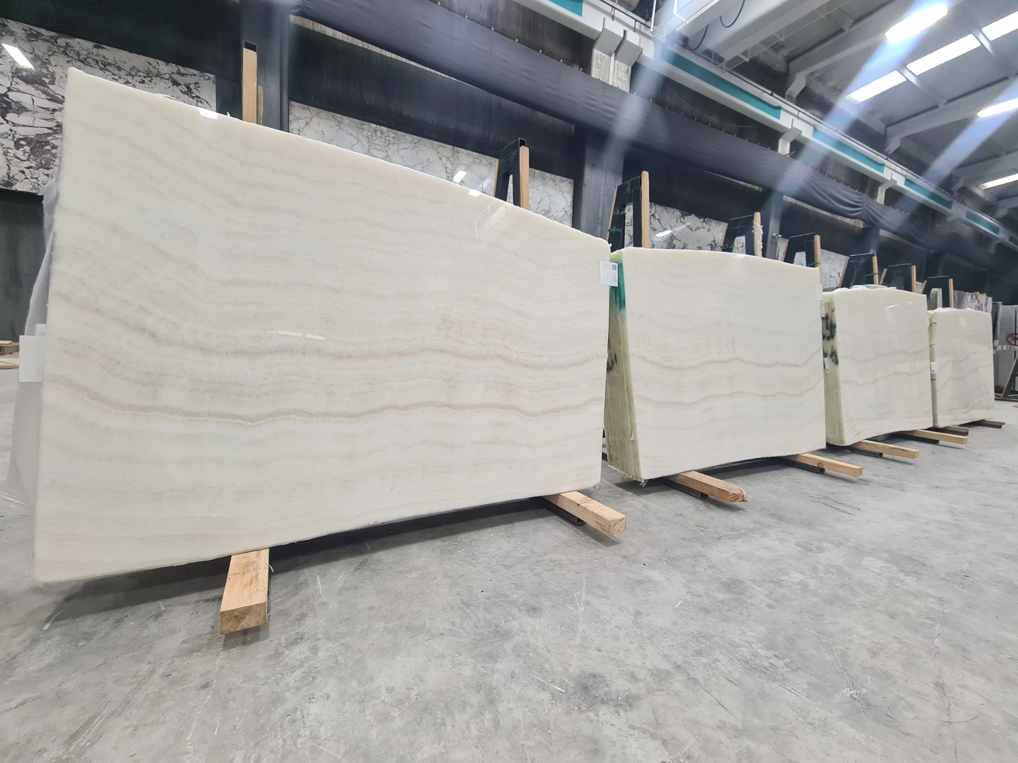 B2047 - 2 CM White Onyx Polished