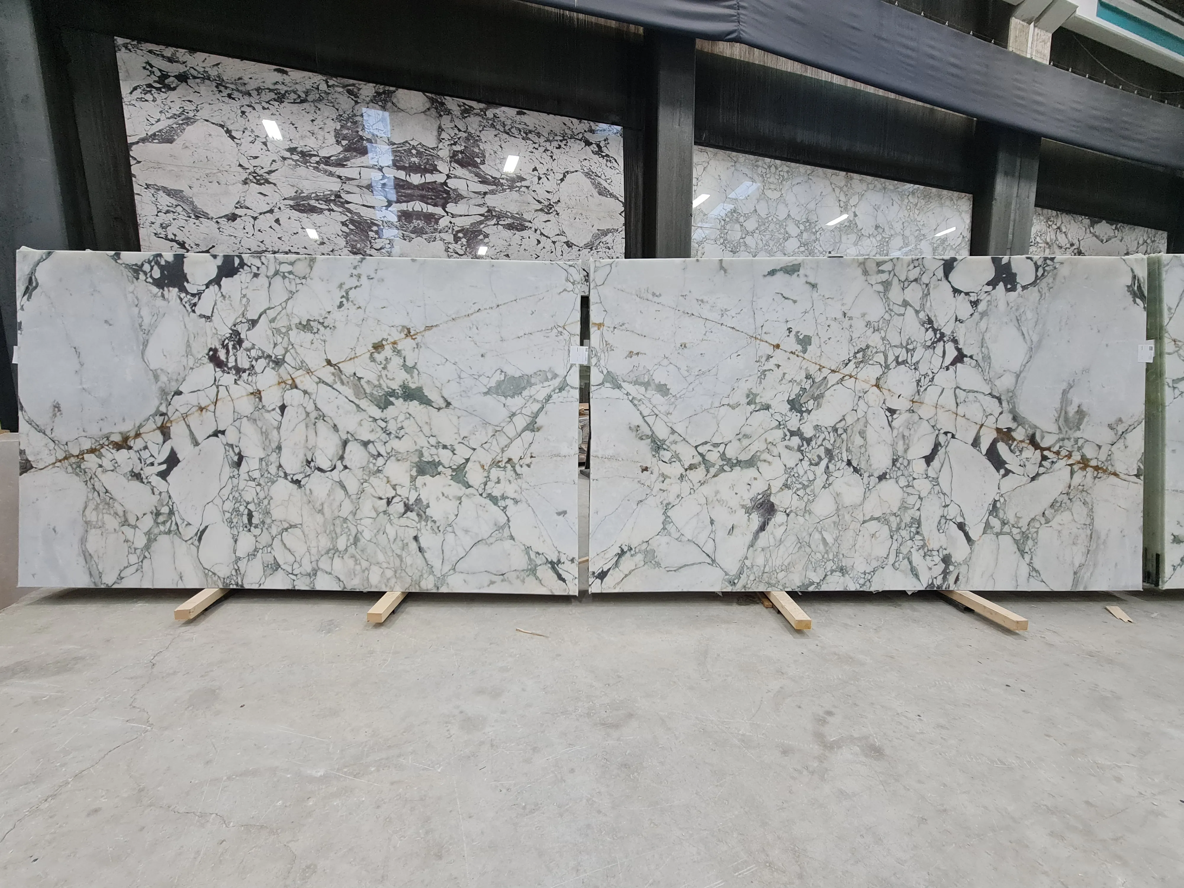 B5441 - 2 CM Calacatta Green Honed