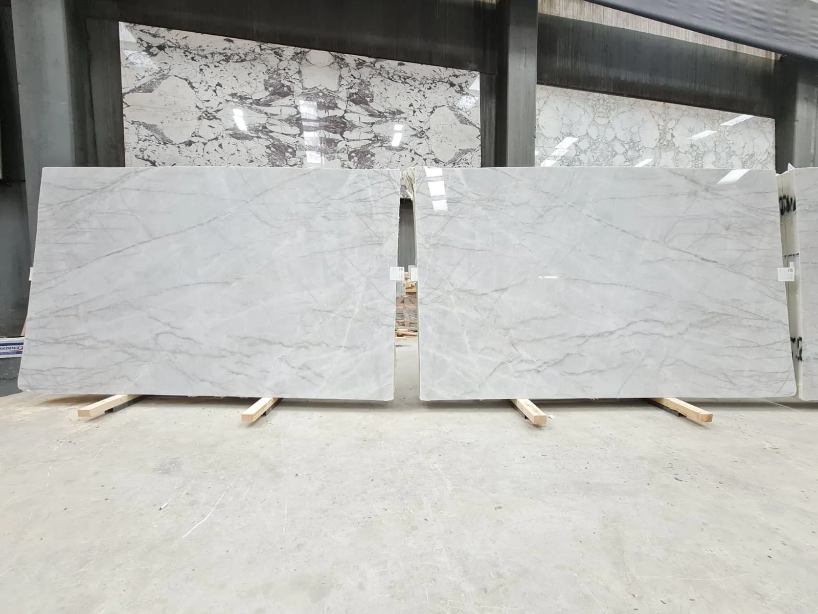 B5221 - 2 CM Crystal White Polished