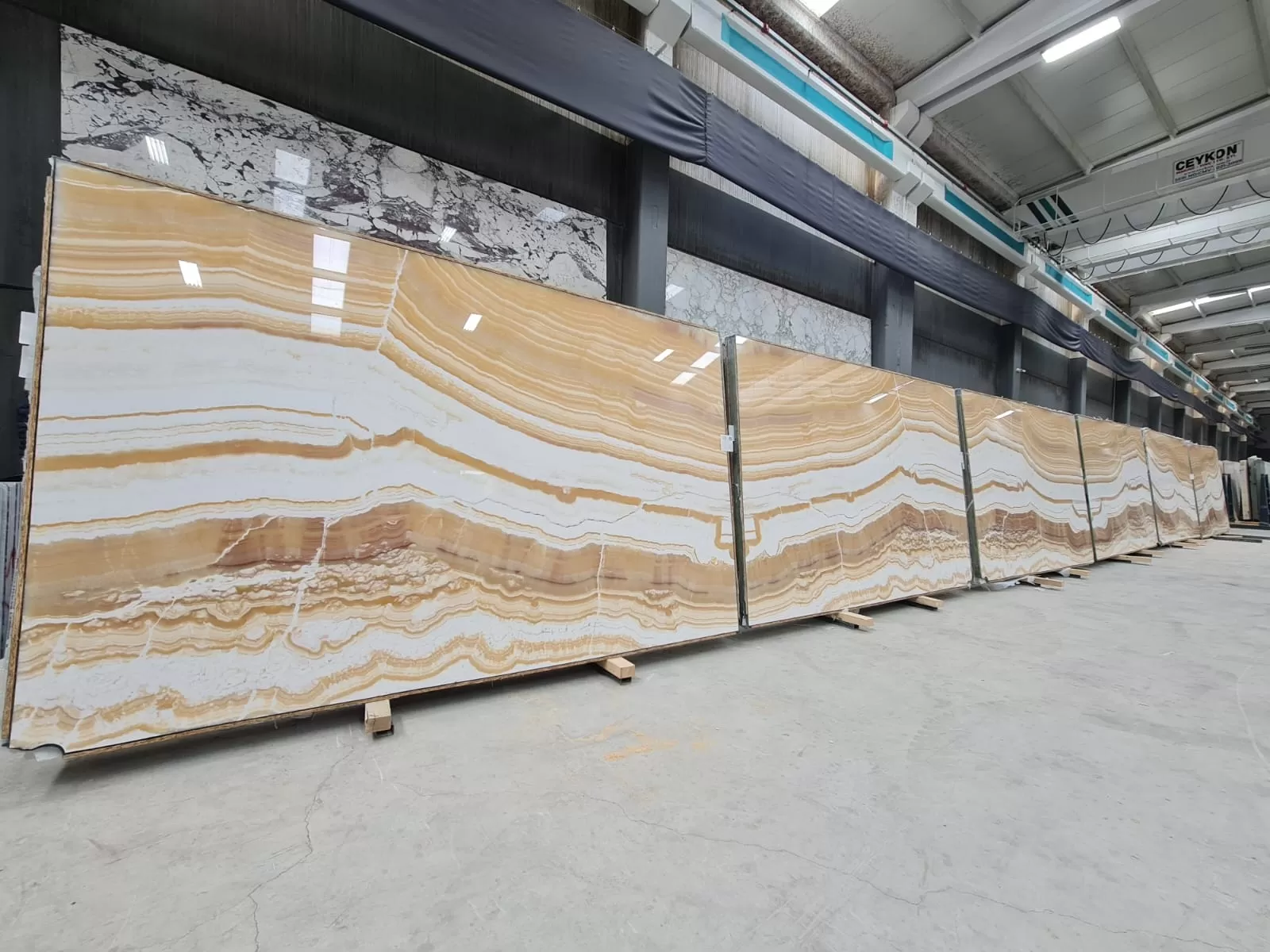 B1652 - 2 Mango Onyx Polished