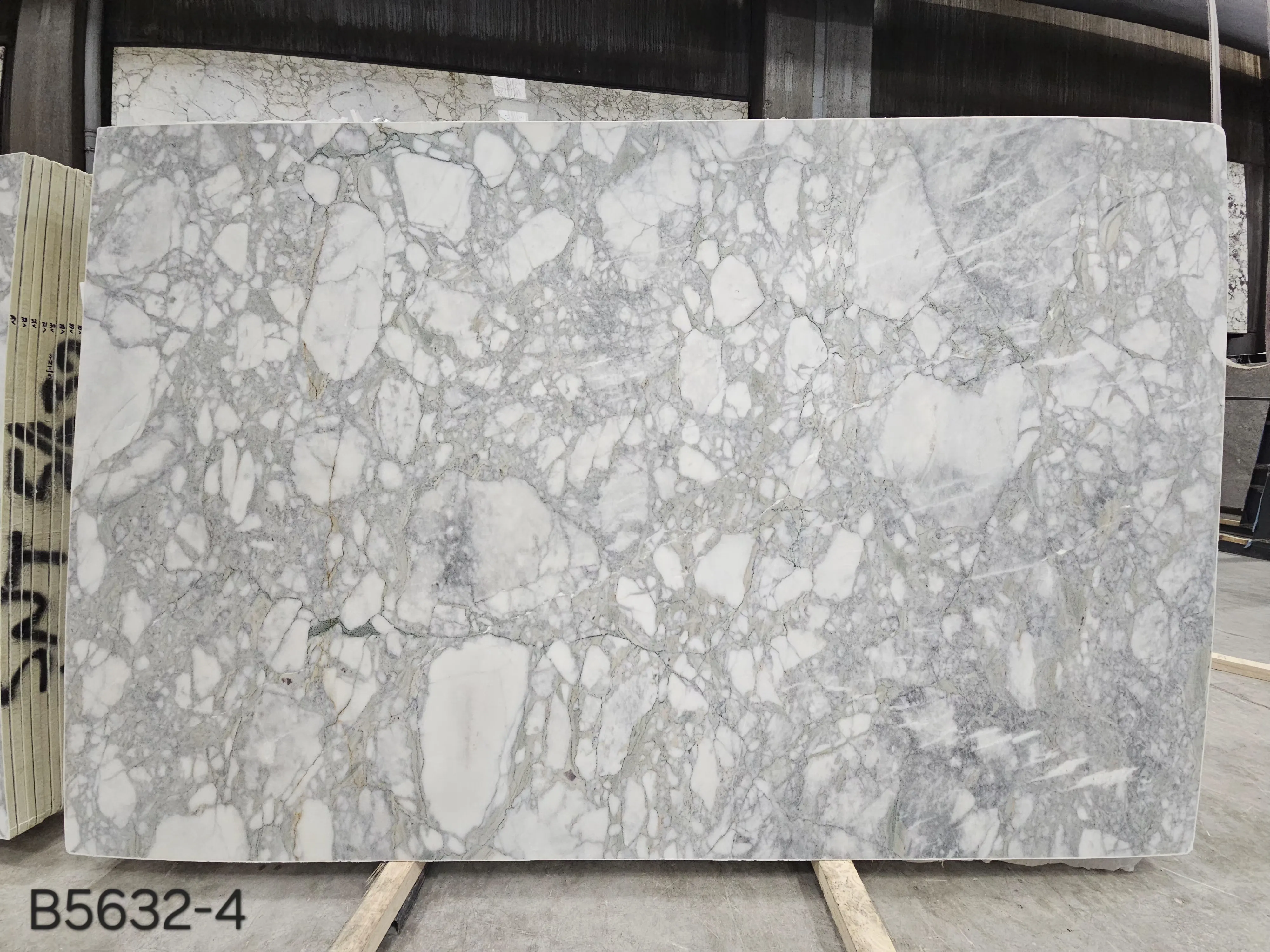 B5632 - 2 CM Calacatta Green Honed