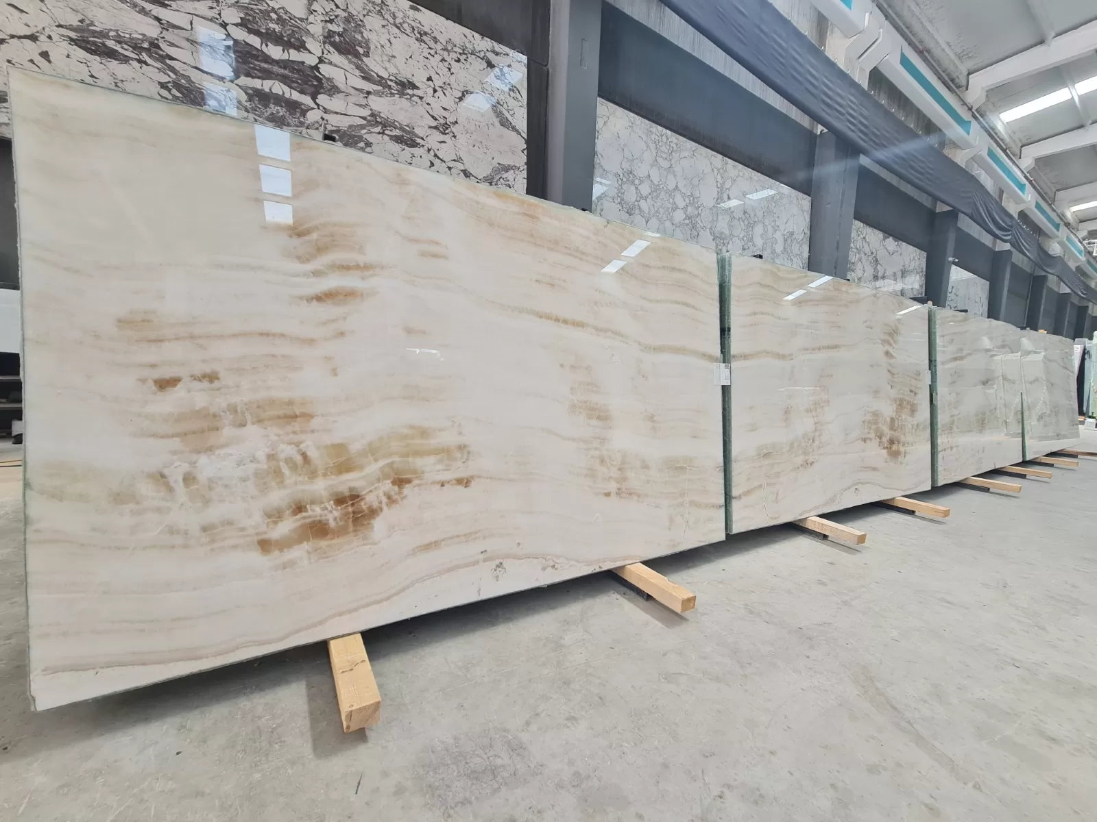 B1820 - 2CM WHITE ONYX POLISHED