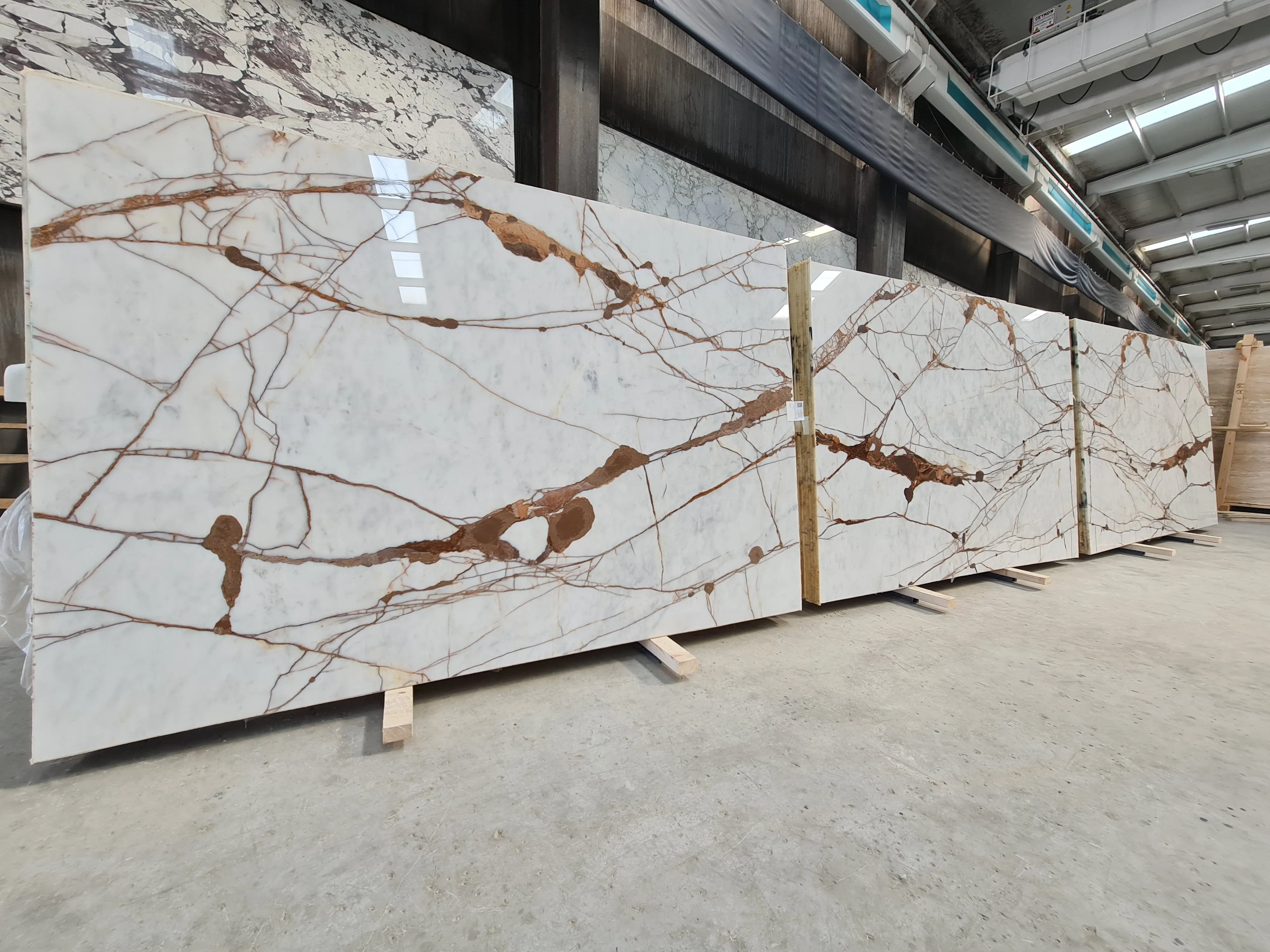 B2098 - 2 CM White River Polished