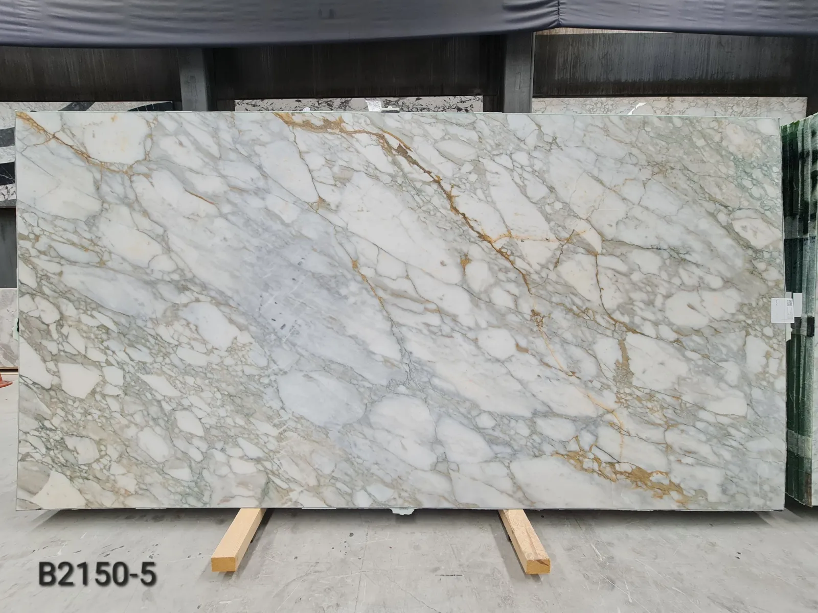 B2150 - 2 CM Calacatta Green Honed