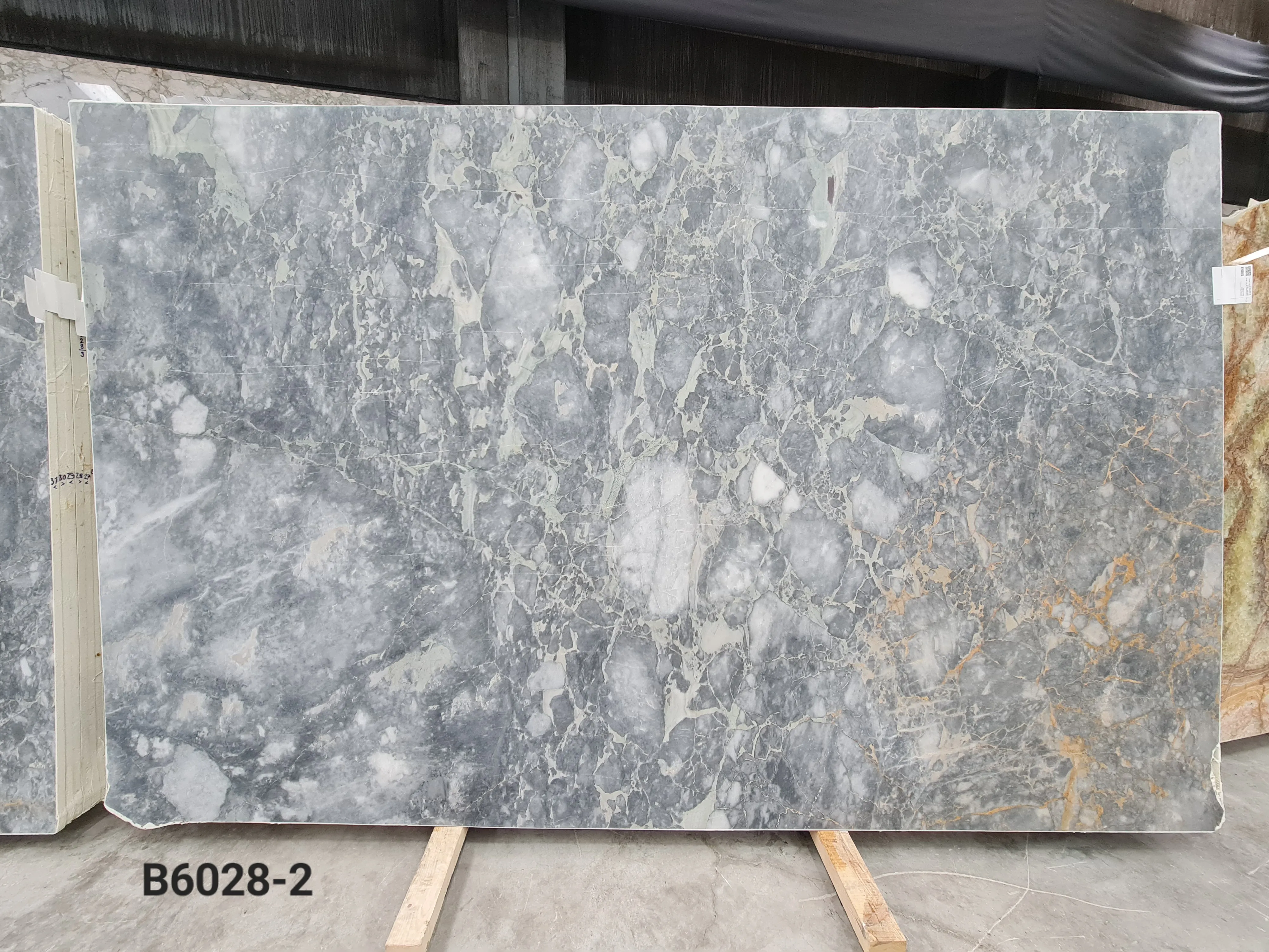 B6028 - 2 CM Oro Grigio Honed