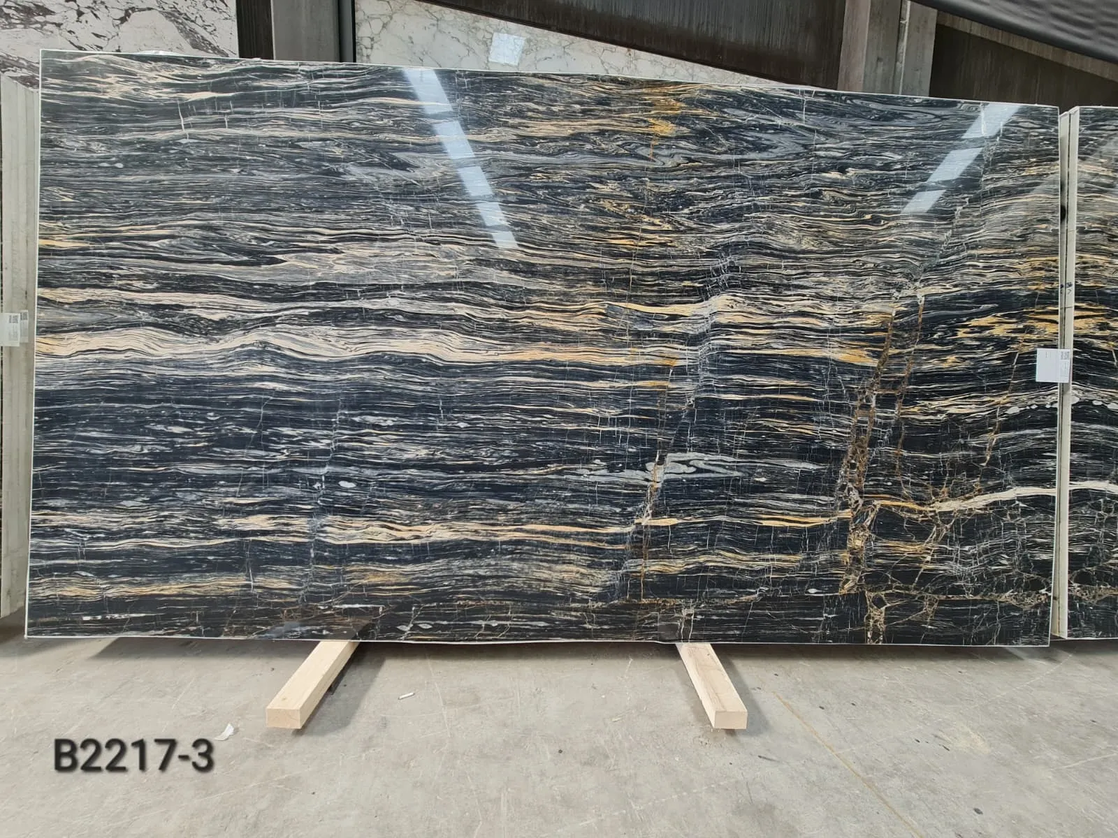 B2217 - 2 CM Nero Picasso Polished