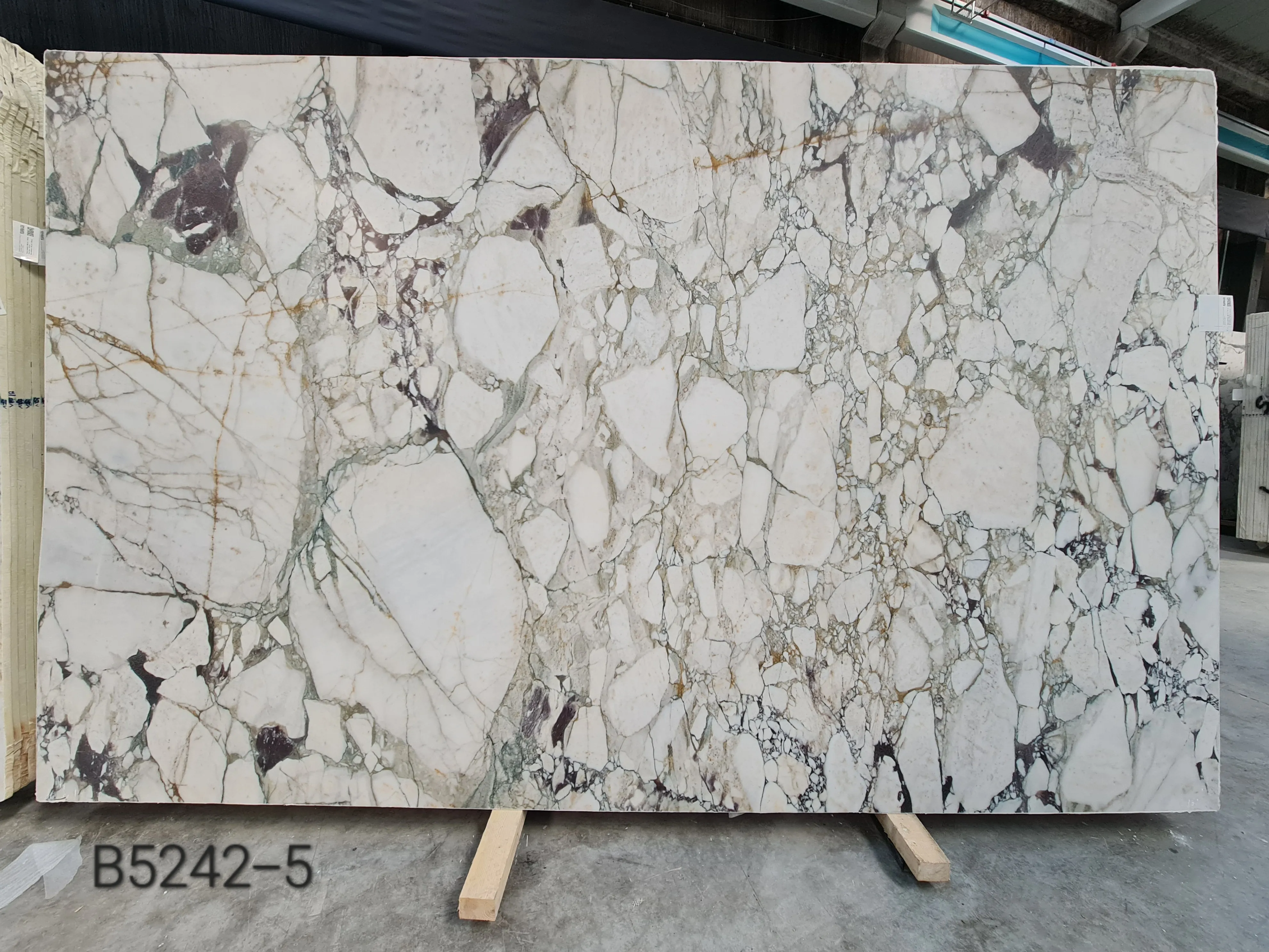 B5242 - 2 CM Calacatta Green Honed