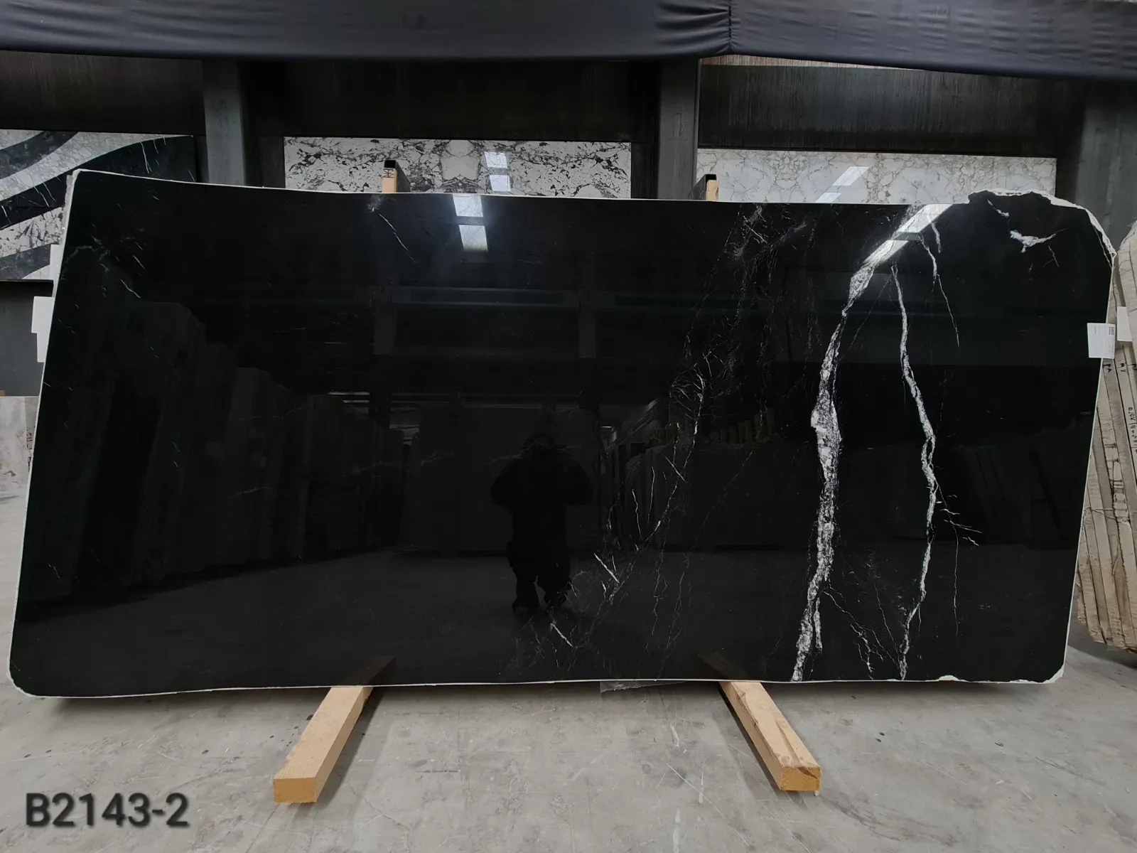 B2143 - 2 CM Alexandrette Black Polished