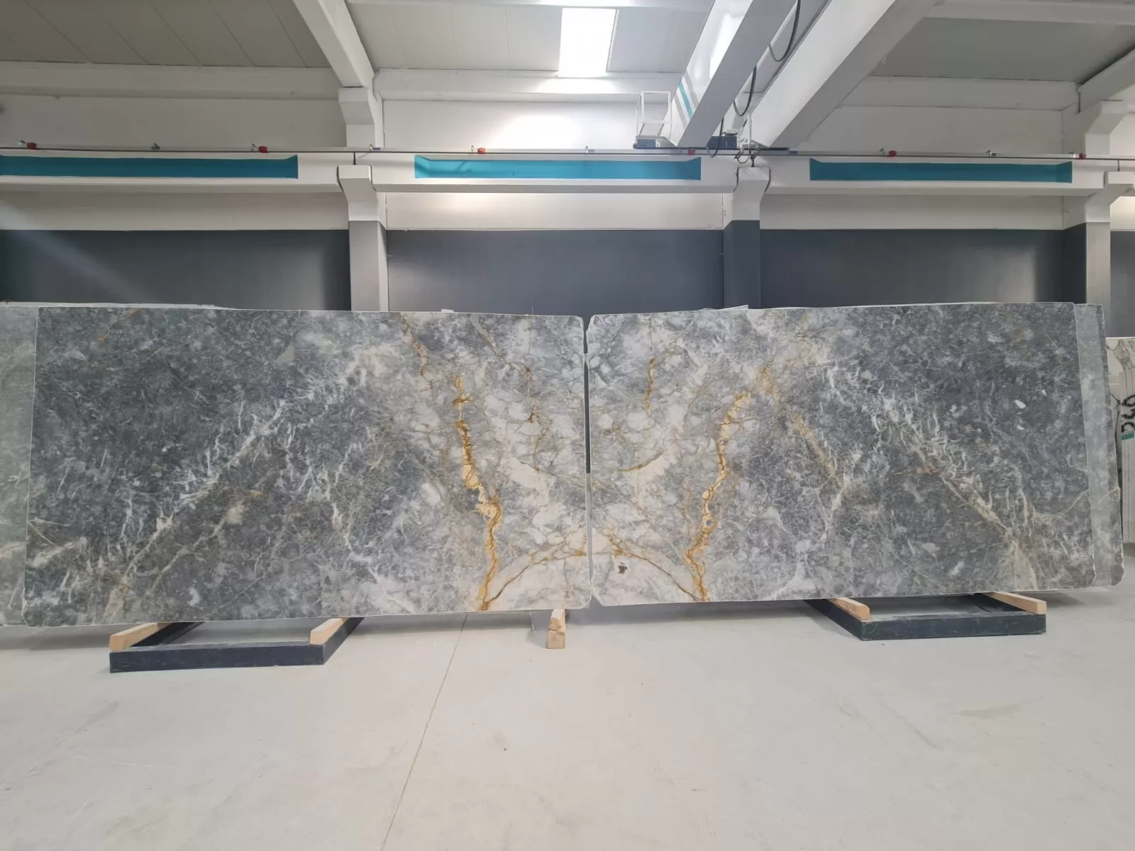 B476 - 2 CM Grey Vernal Polished