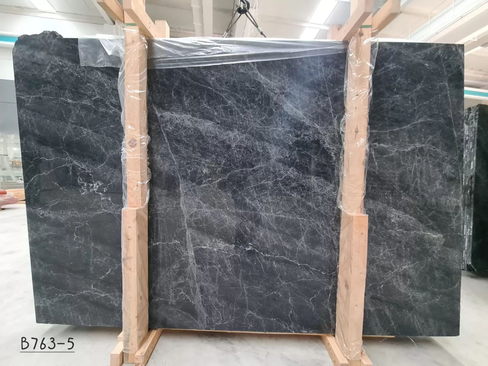 B763 - 2CM Black Emparador Polished