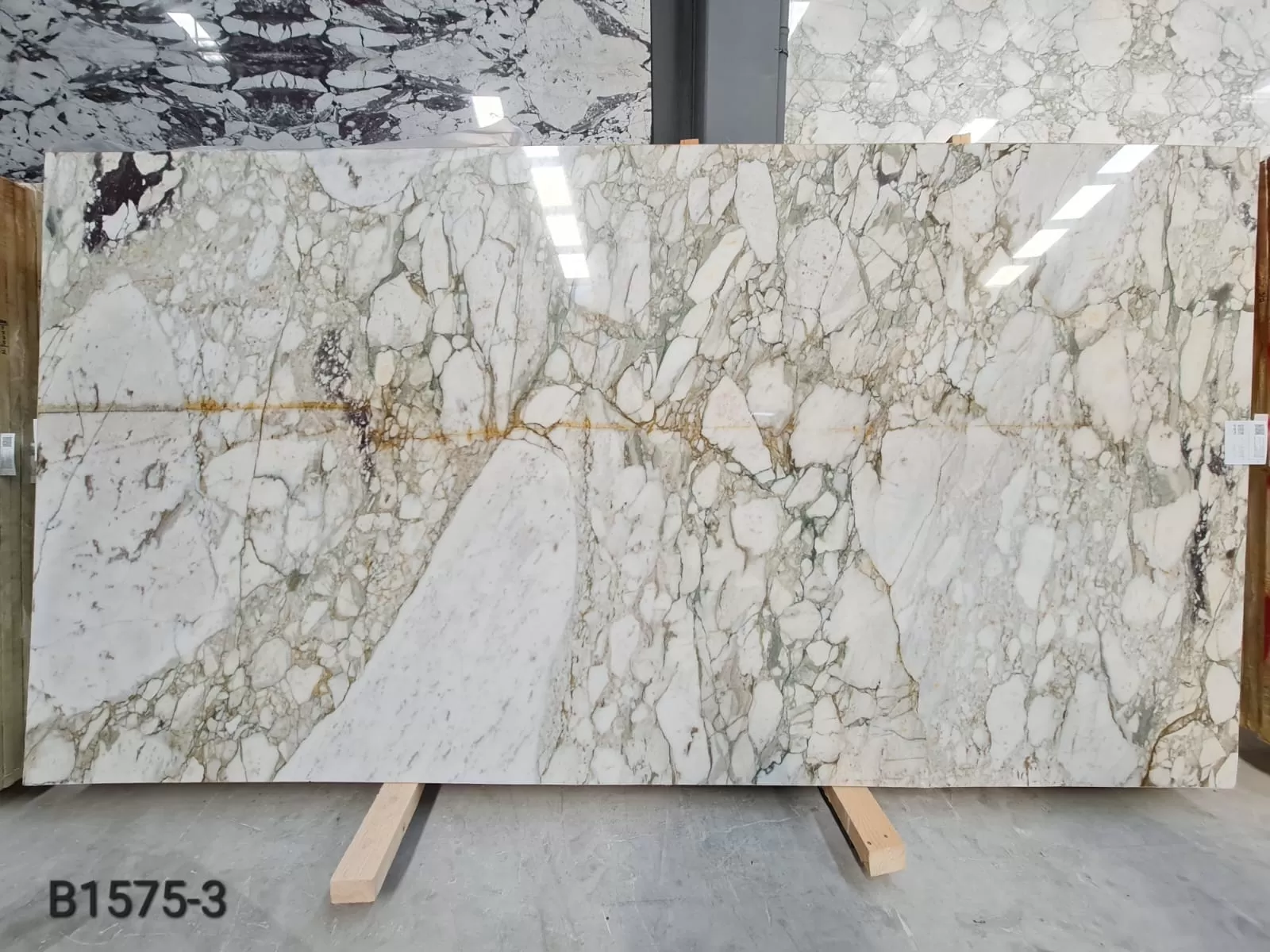 B1575 - 2CM CALACATTA GREEN POLISHED