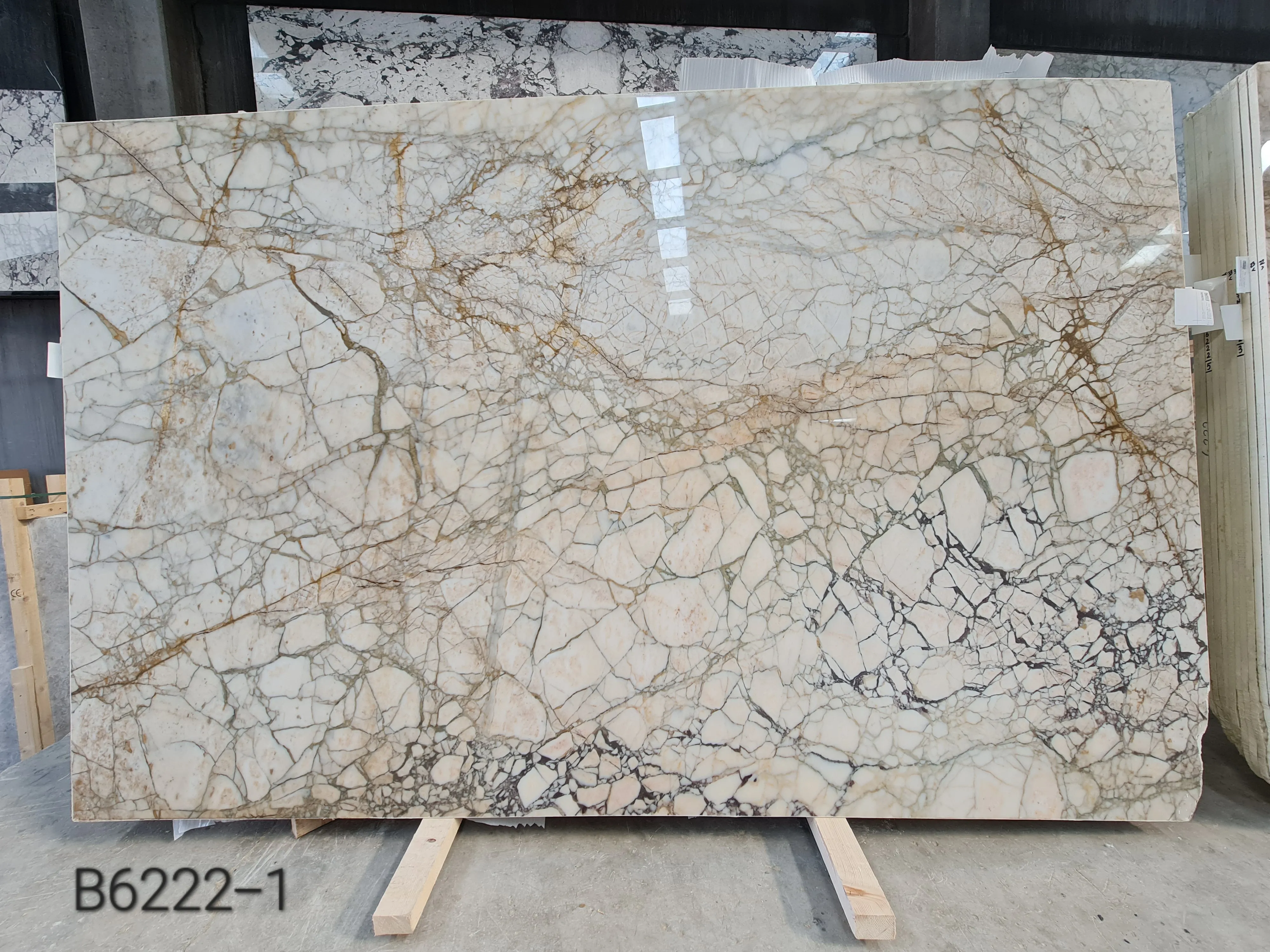 B6222 - 2 CM Calacatta Venato Gold Polished
